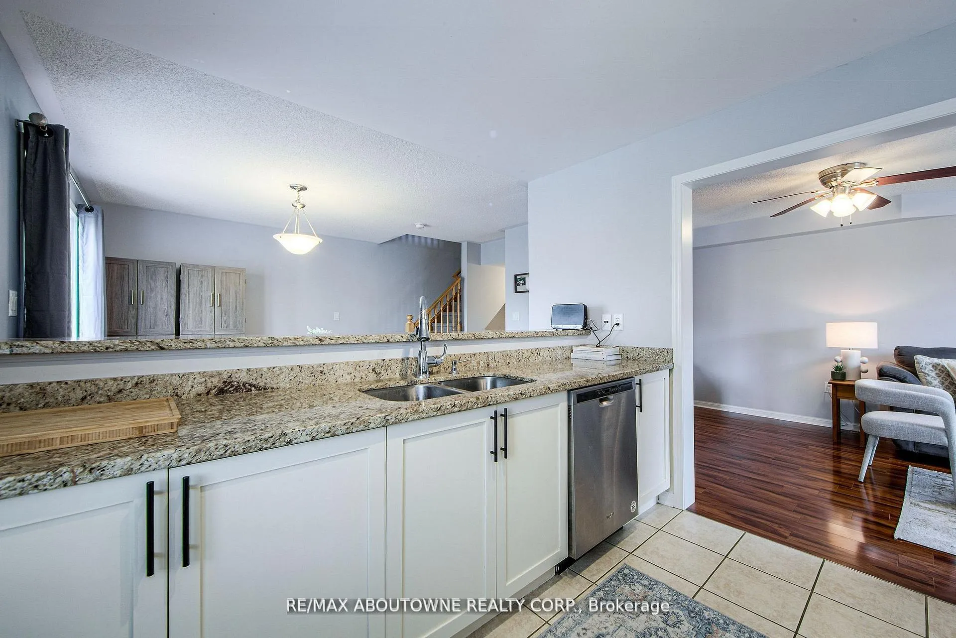 Photo 11 of 911 Deverell Place, Milton, Coates — HOMEH