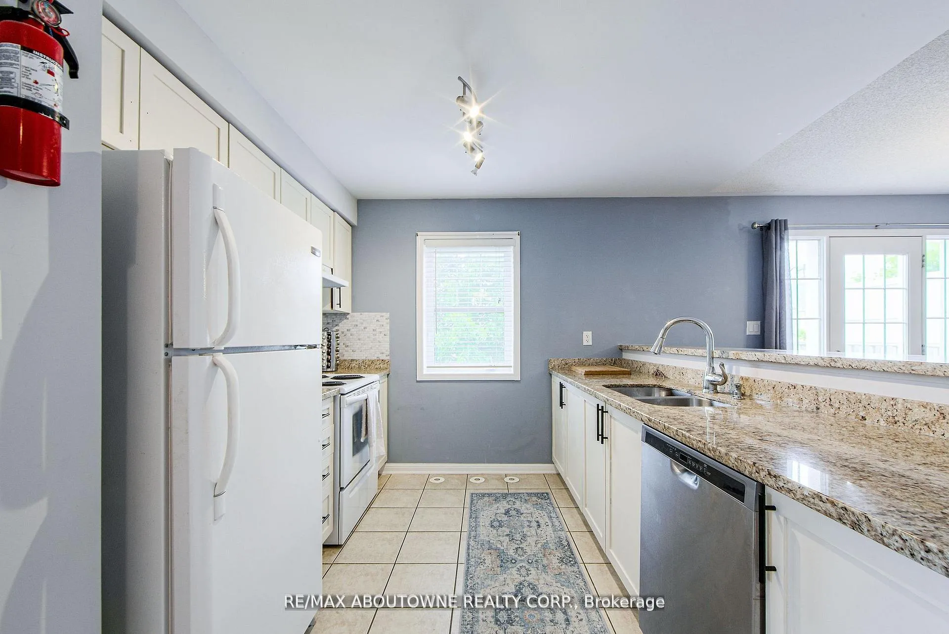 Photo 12 of 911 Deverell Place, Milton, Coates — HOMEH