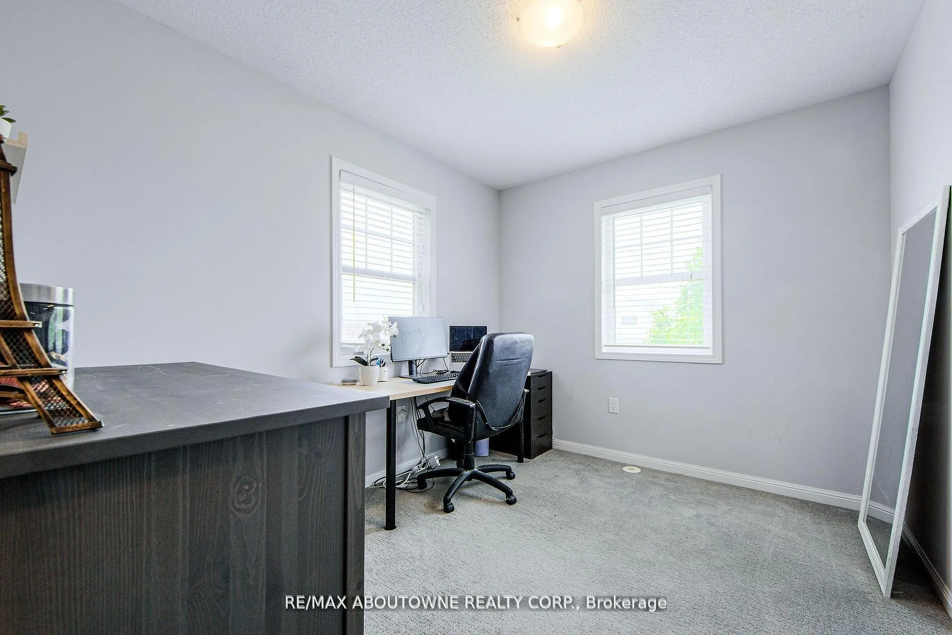 Photo 26 of 911 Deverell Place, Milton, Coates — HOMEH