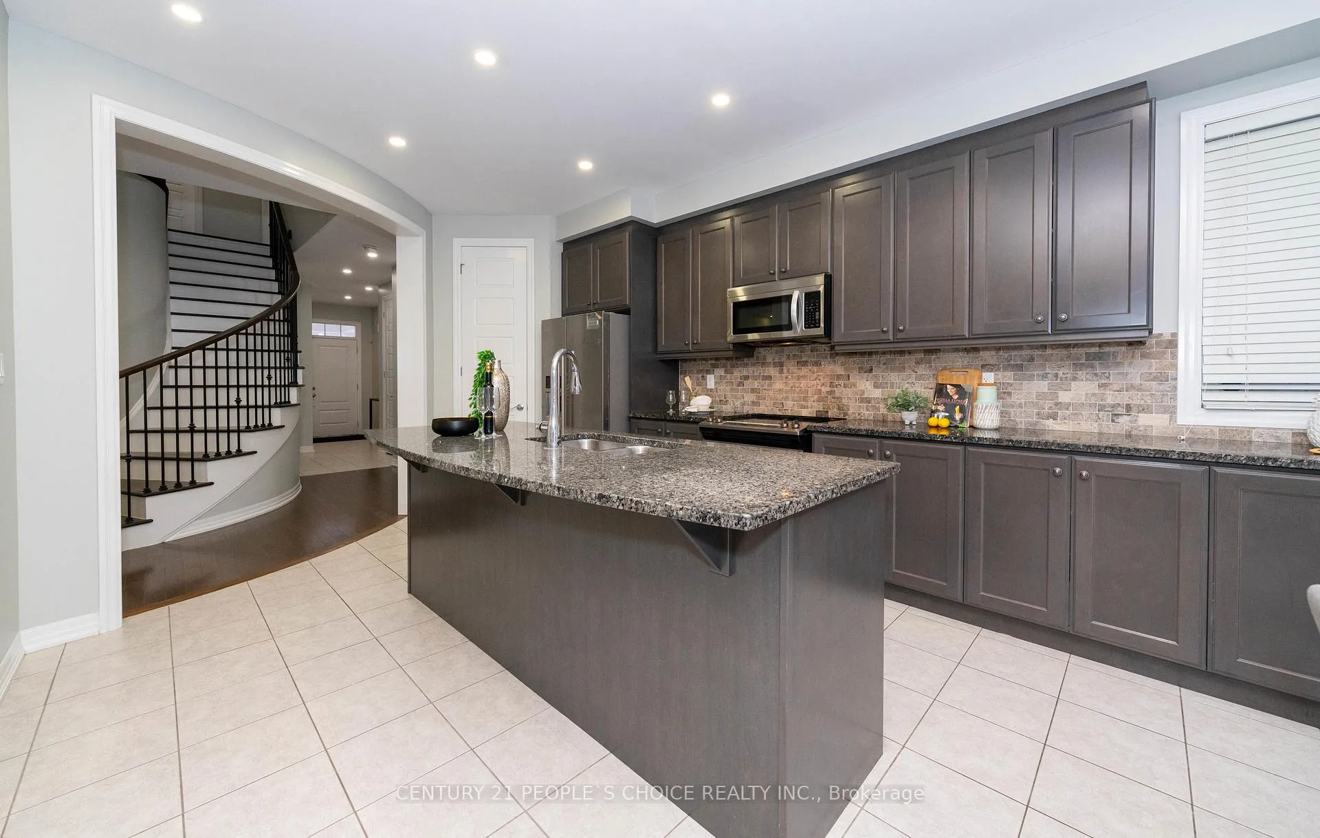 Photo 4 of 381 Dahlia Trail, Oakville, Glenorchy — HOMEH