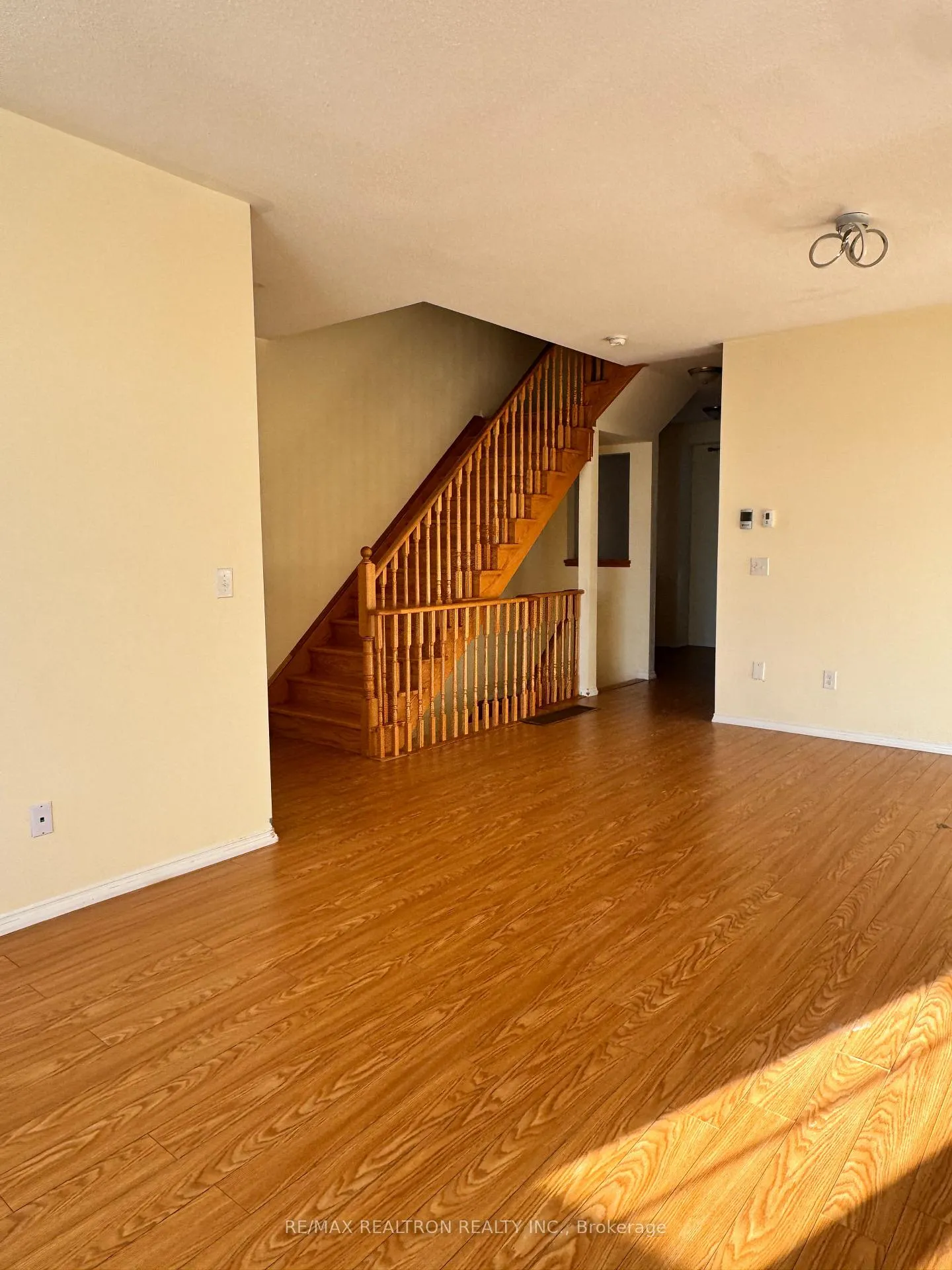 Photo 3 of 16 Quarrie Lane, Ajax, Northeast Ajax — HOMEH