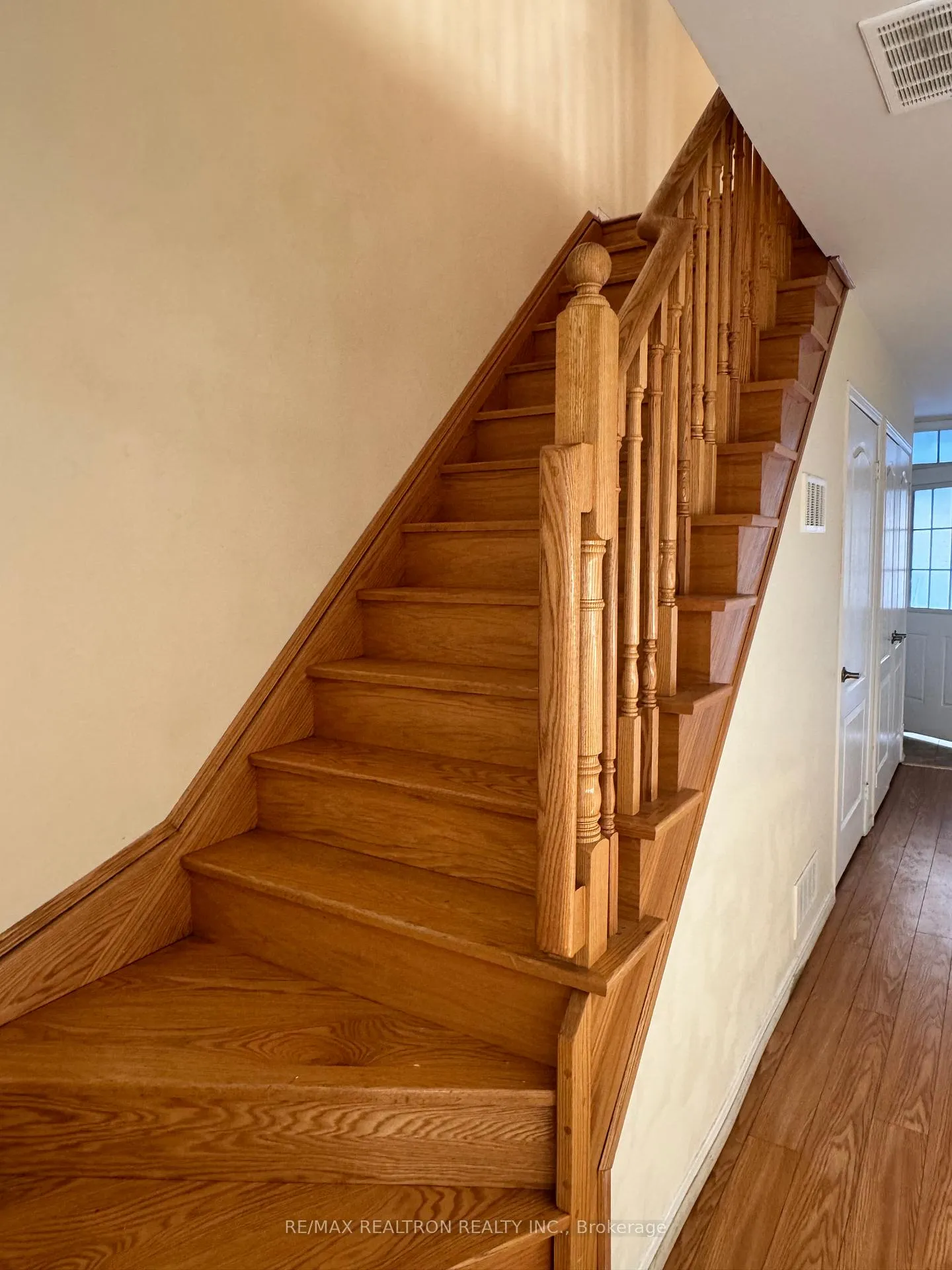 Photo 6 of 16 Quarrie Lane, Ajax, Northeast Ajax — HOMEH