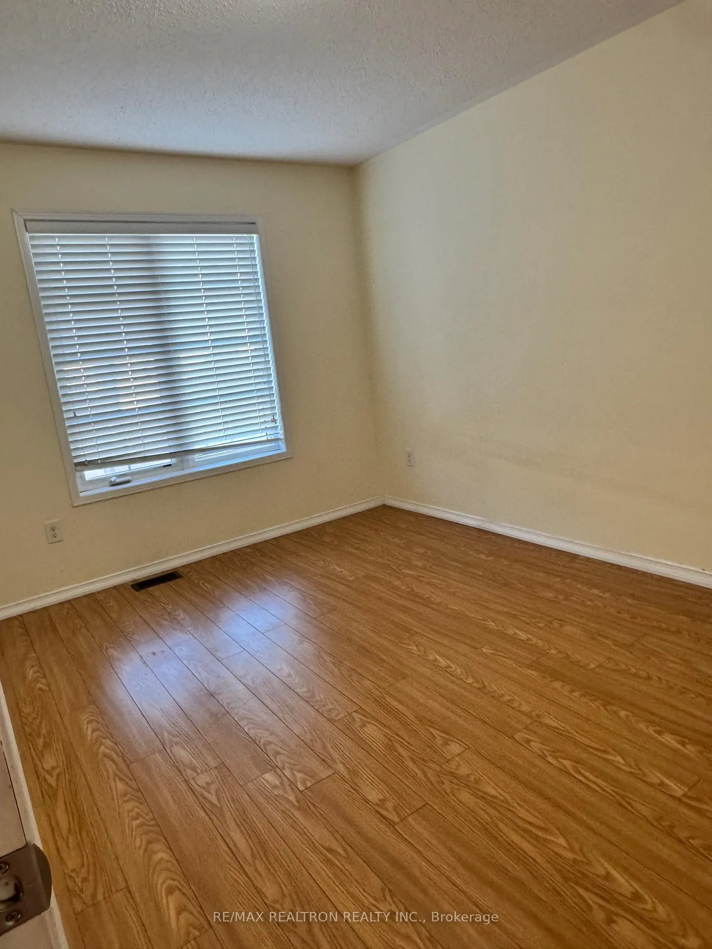 Photo 7 of 16 Quarrie Lane, Ajax, Northeast Ajax — HOMEH