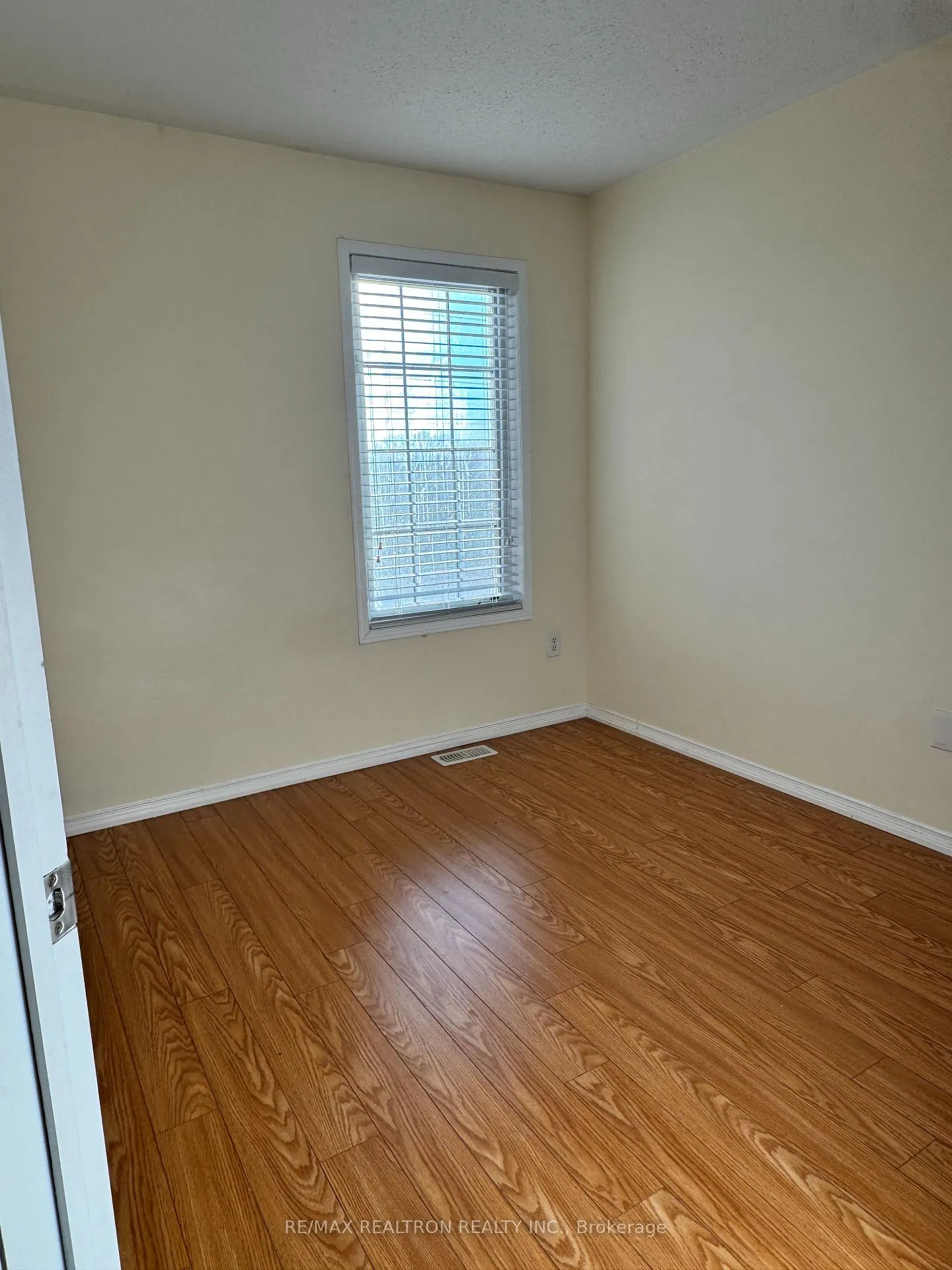 Photo 9 of 16 Quarrie Lane, Ajax, Northeast Ajax — HOMEH