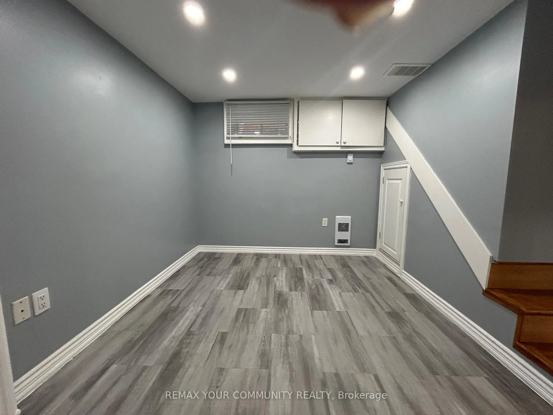 Photo 5 of Unit Bsmt, 152 Silverthorn Avenue, Toronto, Weston-Pellam Park — HOMEH