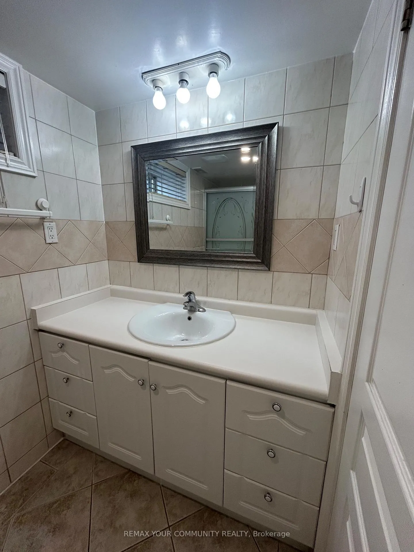 Photo 9 of Unit Bsmt, 152 Silverthorn Avenue, Toronto, Weston-Pellam Park — HOMEH