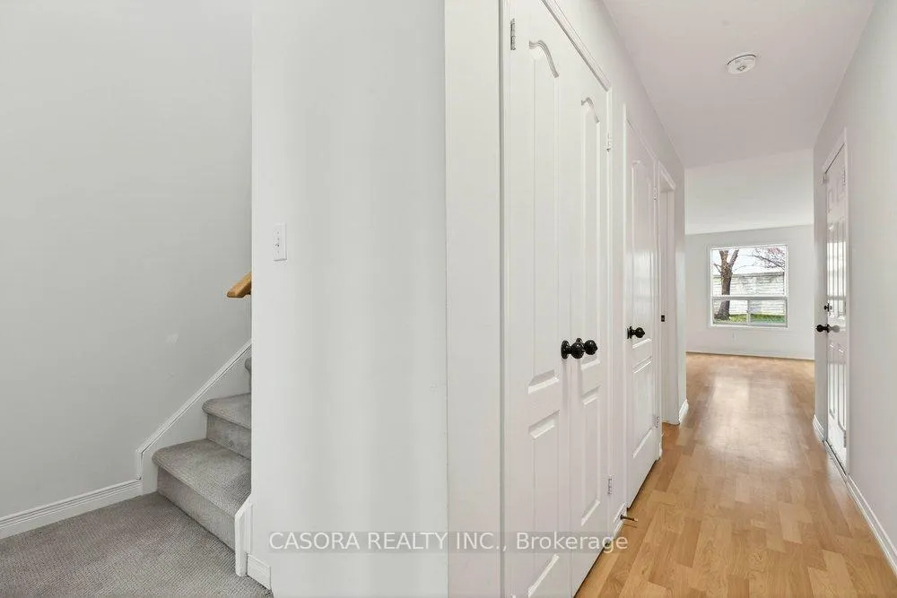 Photo 3 of 39 Foxborough Drive, Hamilton, Ancaster — HOMEH