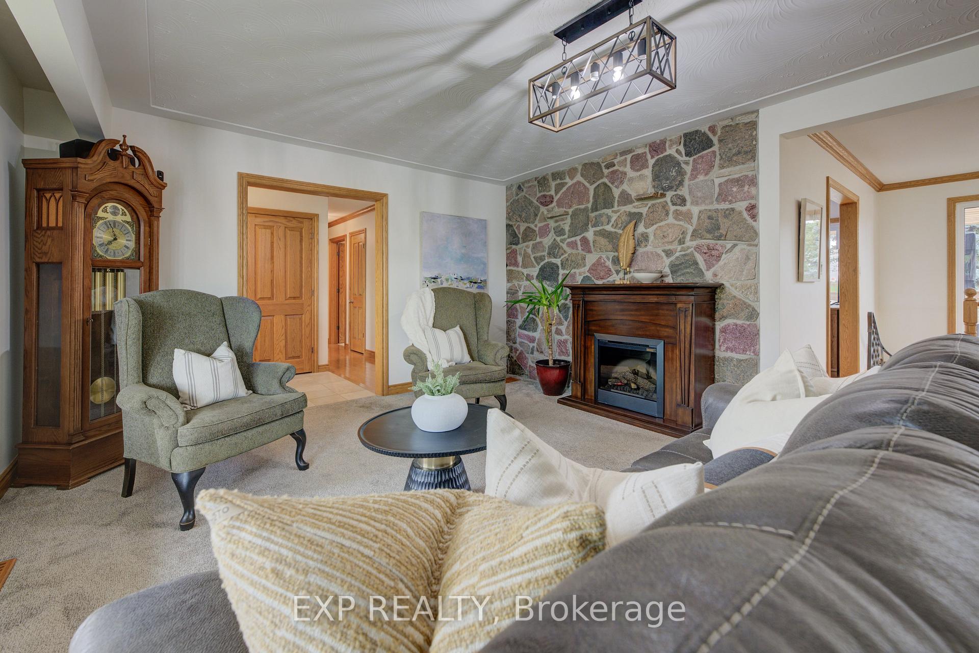 Photo 14 of 7998 Wellington Rd 7, Mapleton, Rural Mapleton — HOMEH