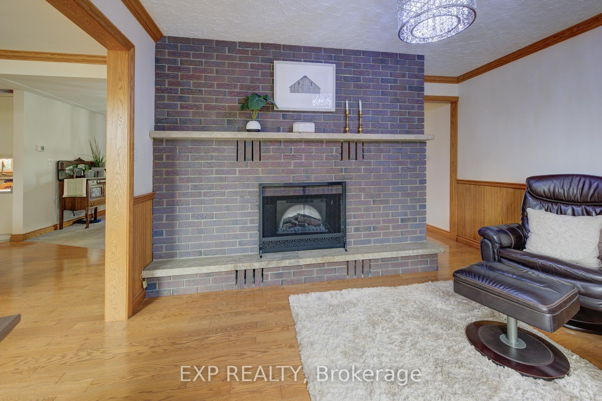 Photo 17 of 7998 Wellington Rd 7, Mapleton, Rural Mapleton — HOMEH