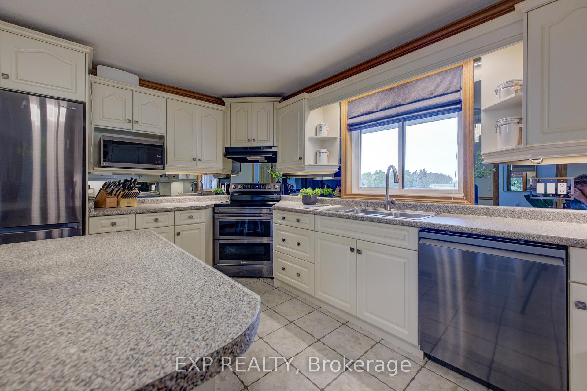 Photo 18 of 7998 Wellington Rd 7, Mapleton, Rural Mapleton — HOMEH