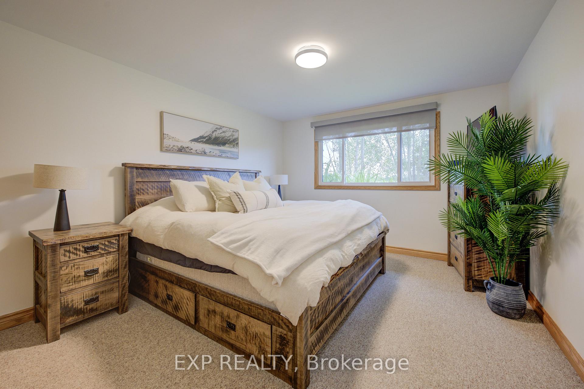 Photo 23 of 7998 Wellington Rd 7, Mapleton, Rural Mapleton — HOMEH
