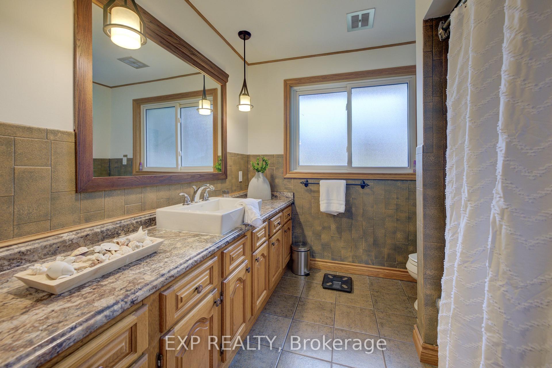 Photo 25 of 7998 Wellington Rd 7, Mapleton, Rural Mapleton — HOMEH