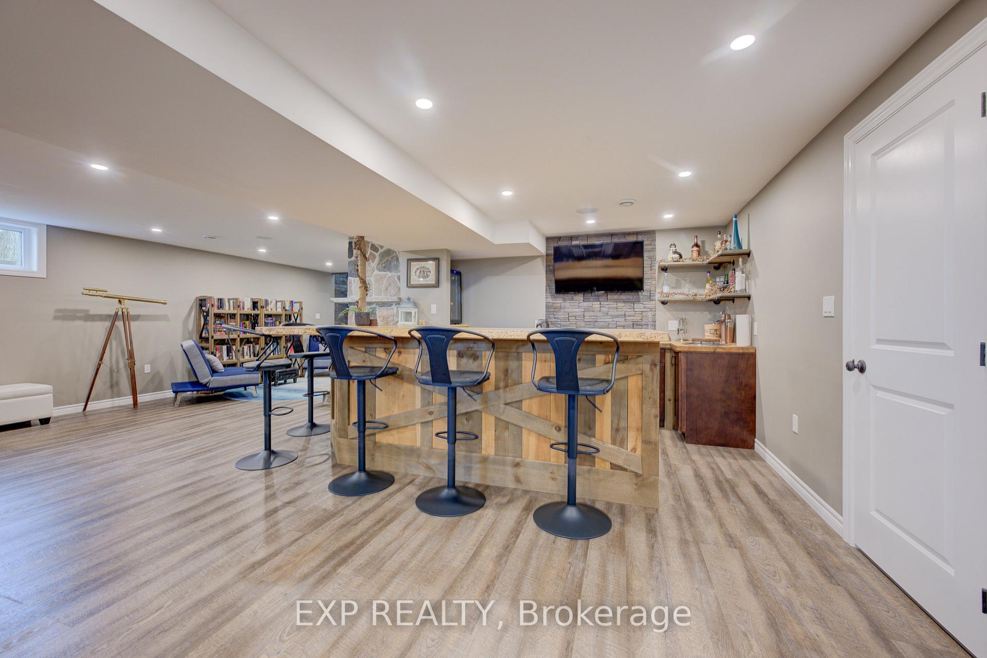 Photo 31 of 7998 Wellington Rd 7, Mapleton, Rural Mapleton — HOMEH