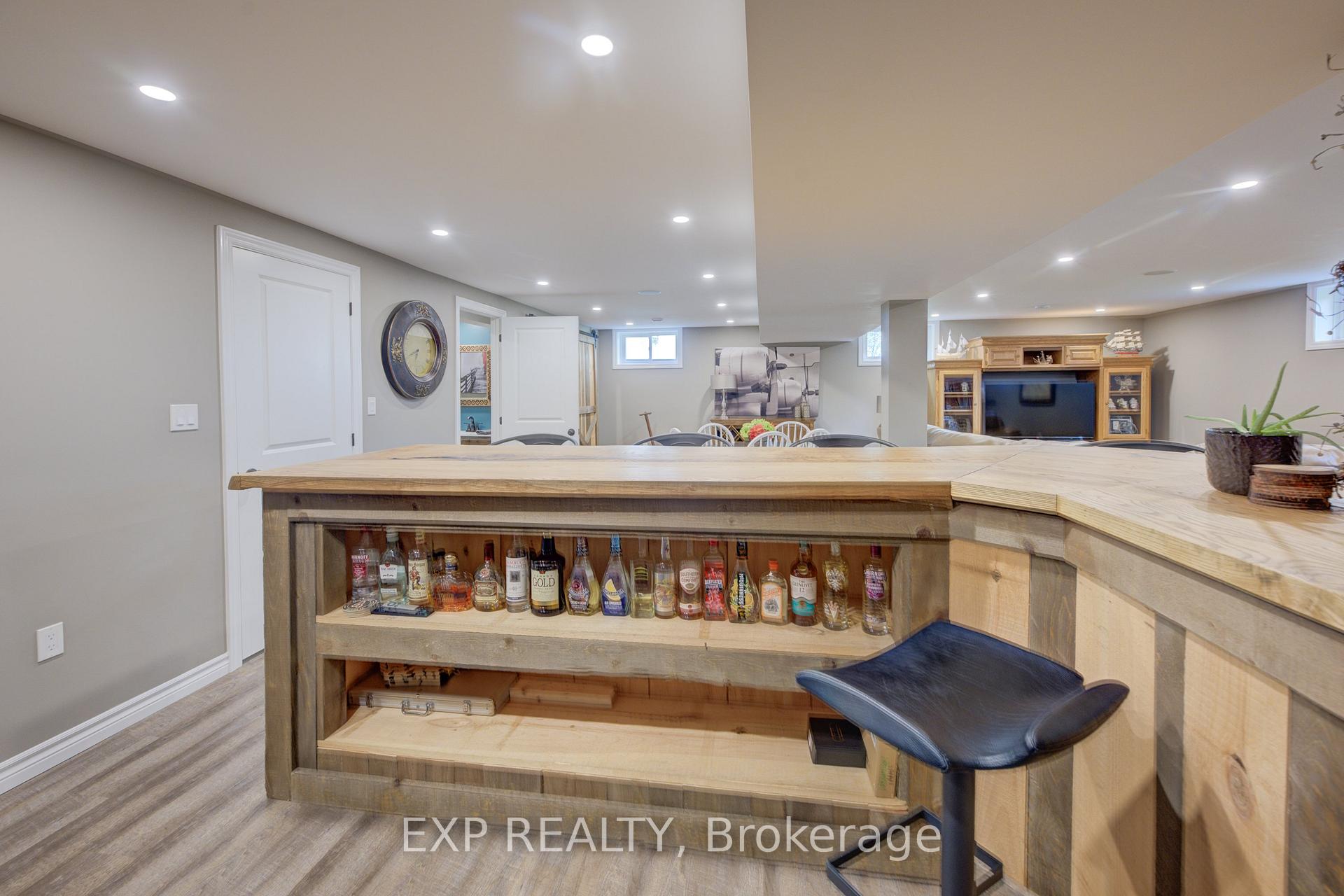 Photo 33 of 7998 Wellington Rd 7, Mapleton, Rural Mapleton — HOMEH