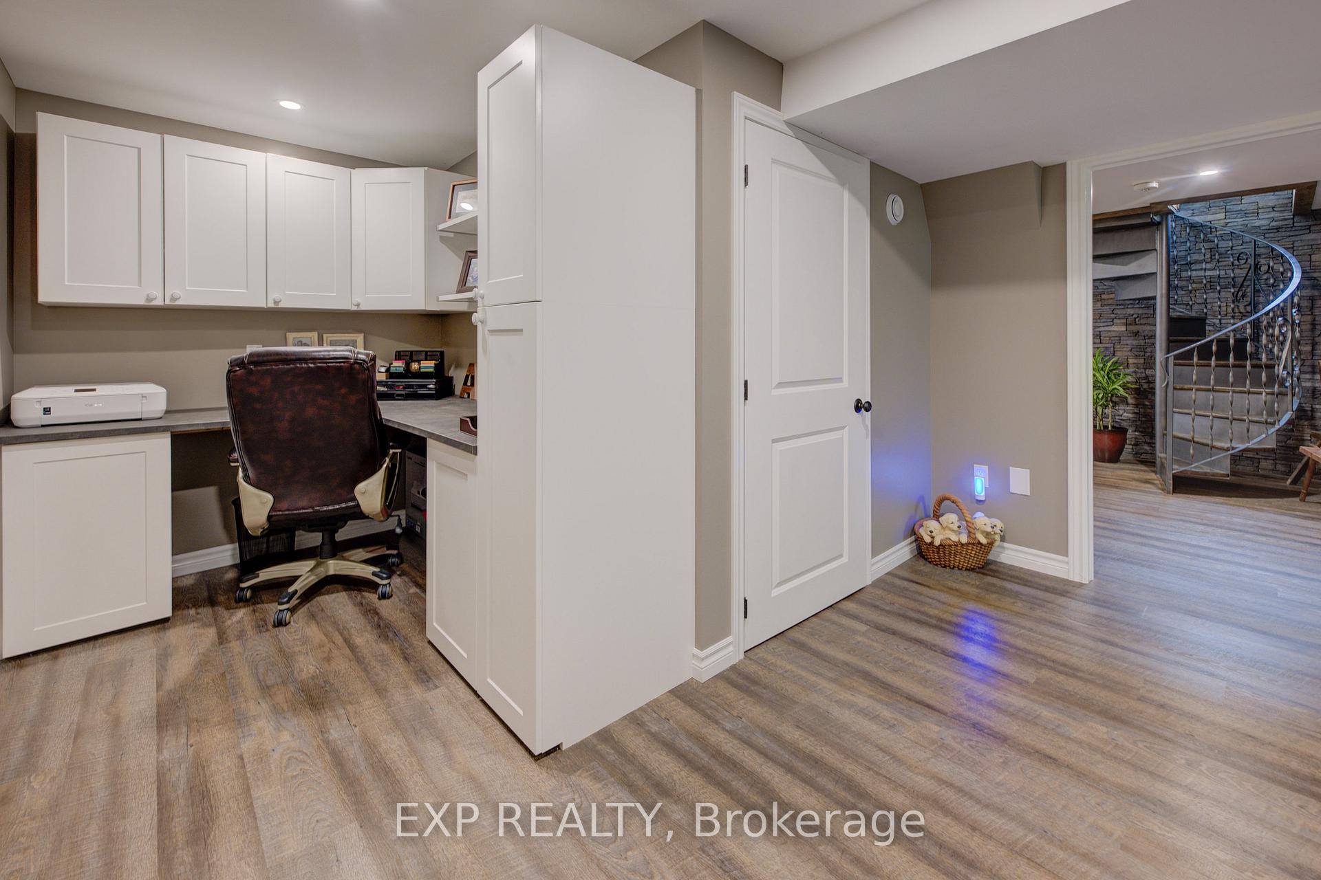 Photo 35 of 7998 Wellington Rd 7, Mapleton, Rural Mapleton — HOMEH