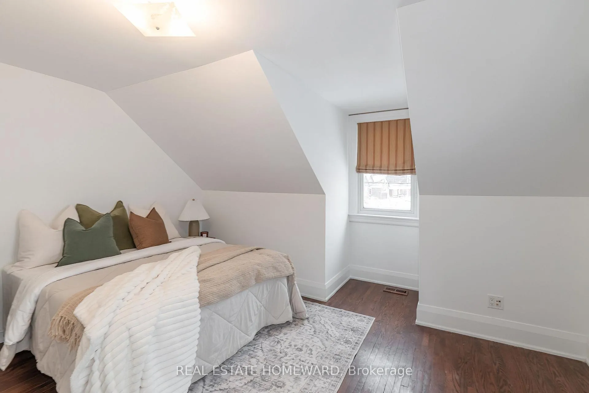 Photo 5 of 237 Ferris Road, Toronto, O'Connor-Parkview — HOMEH