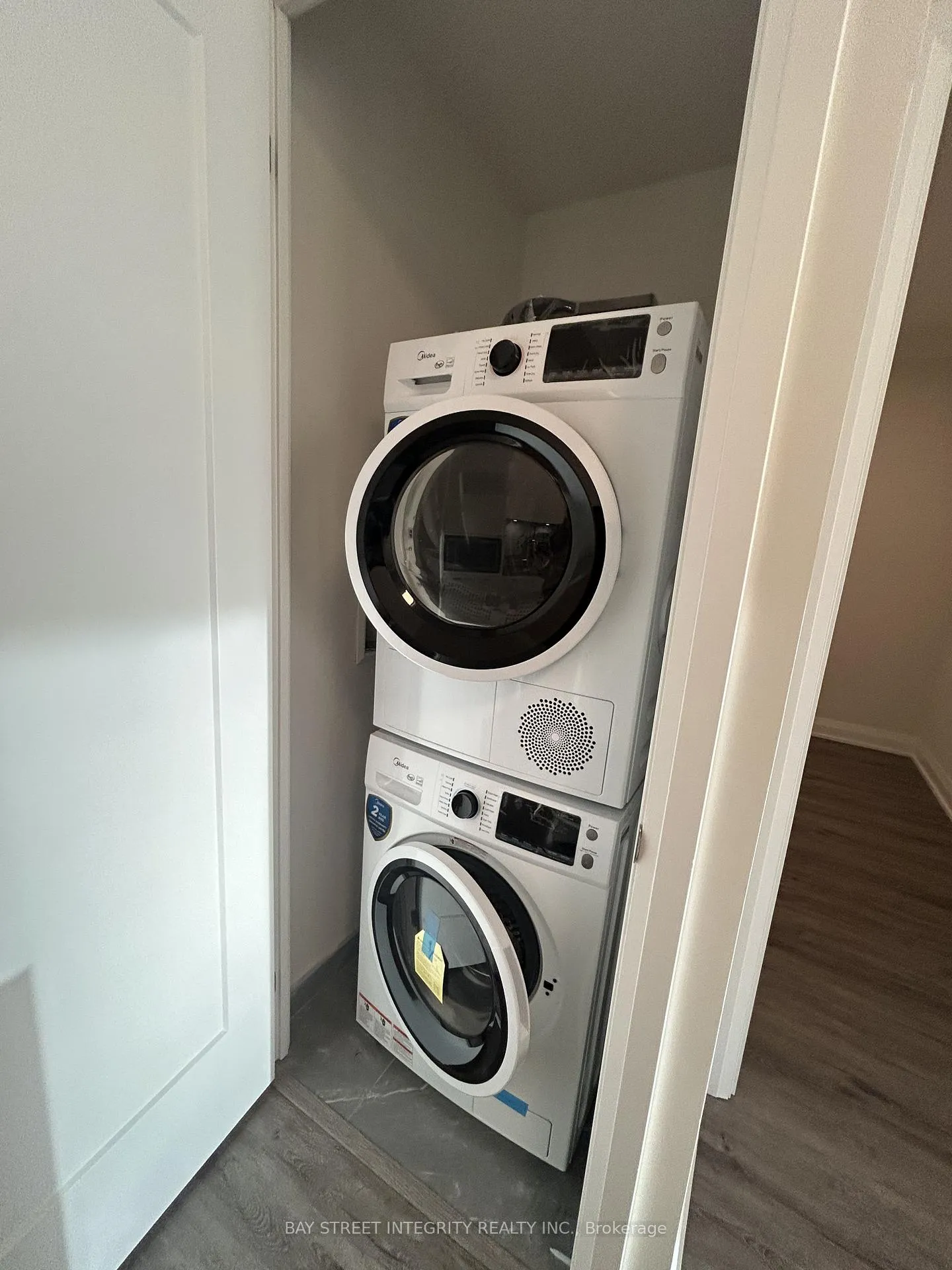 Photo 8 of Unit 1207, 18 Water Walk Drive W, Markham, Unionville — HOMEH