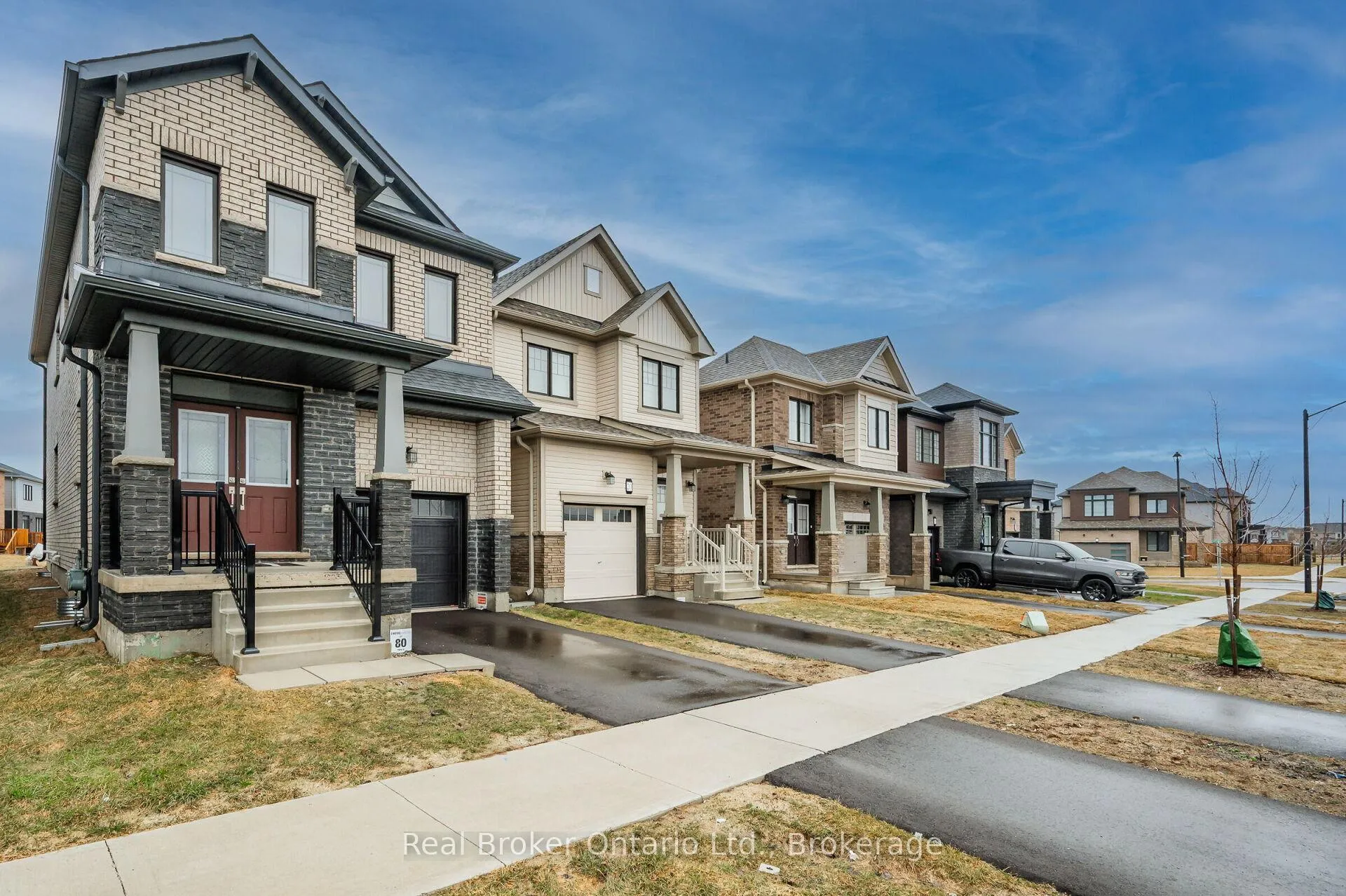 Photo 3 of 22 Lilac Circle, Haldimand — HOMEH