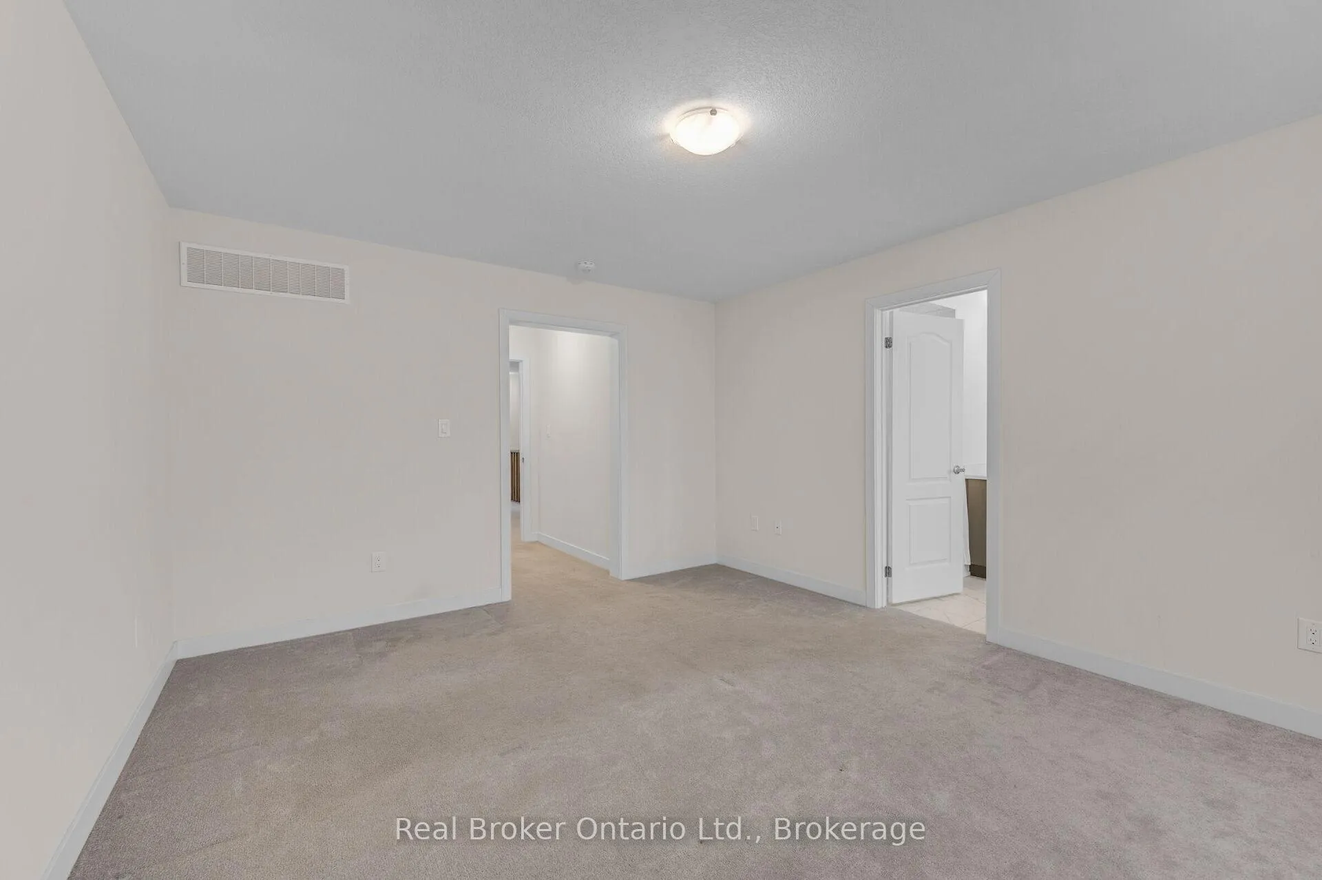Photo 16 of 22 Lilac Circle, Haldimand — HOMEH