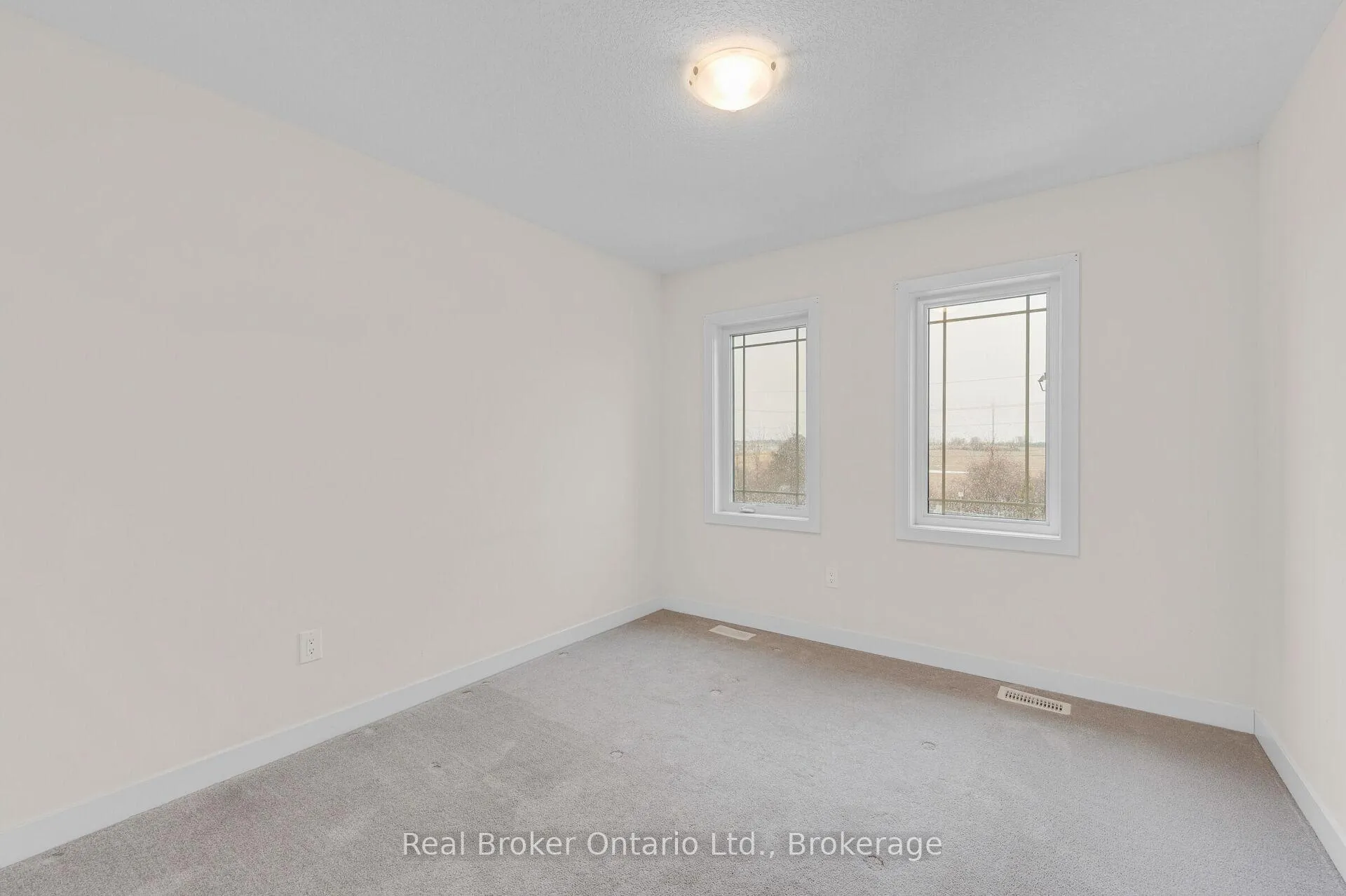 Photo 21 of 22 Lilac Circle, Haldimand — HOMEH