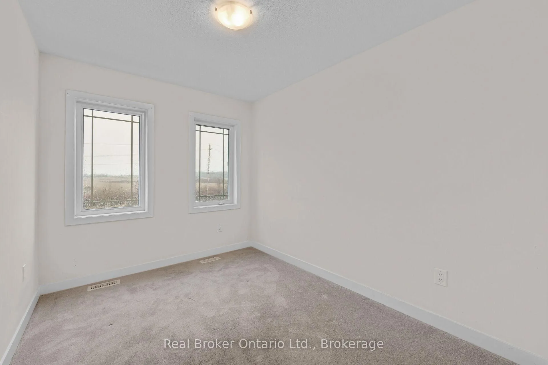 Photo 24 of 22 Lilac Circle, Haldimand — HOMEH