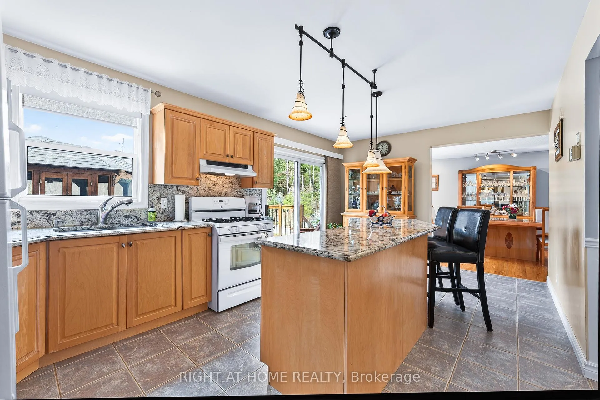 Photo 16 of 3338 Warnica Avenue, Innisfil, Rural Innisfil — HOMEH