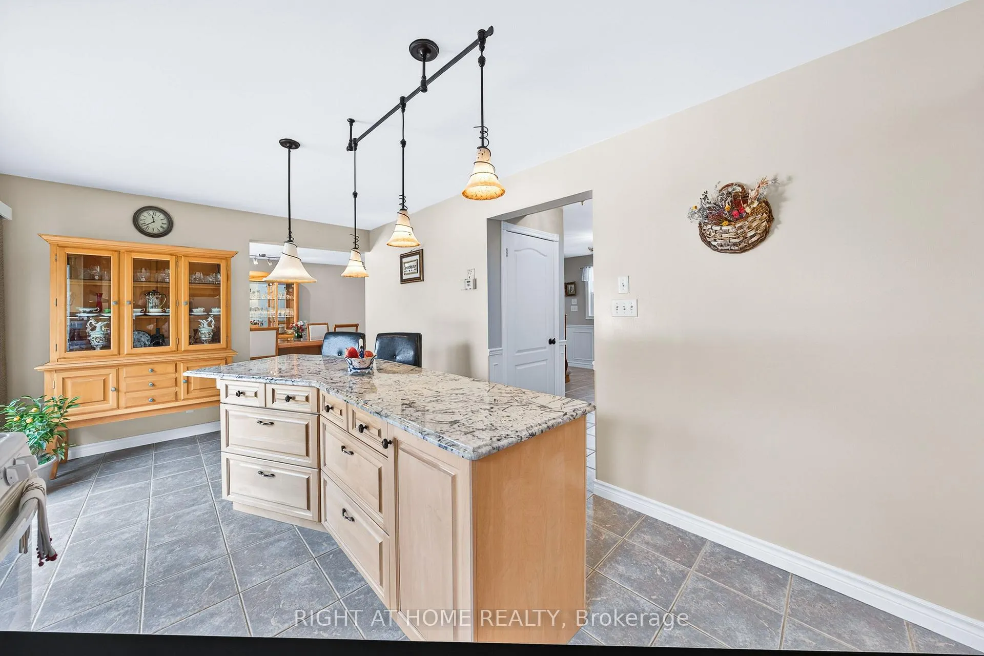 Photo 18 of 3338 Warnica Avenue, Innisfil, Rural Innisfil — HOMEH