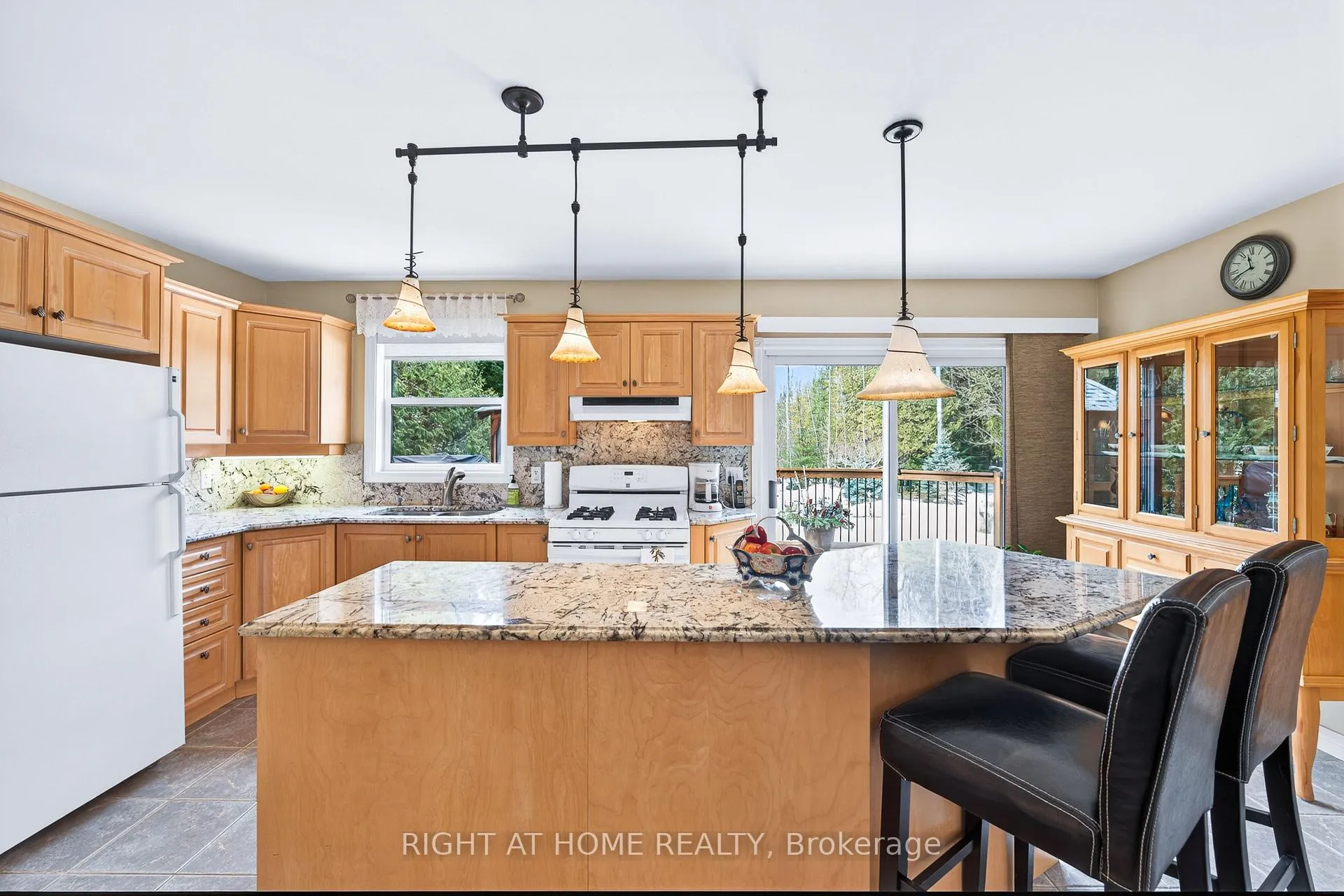 Photo 21 of 3338 Warnica Avenue, Innisfil, Rural Innisfil — HOMEH
