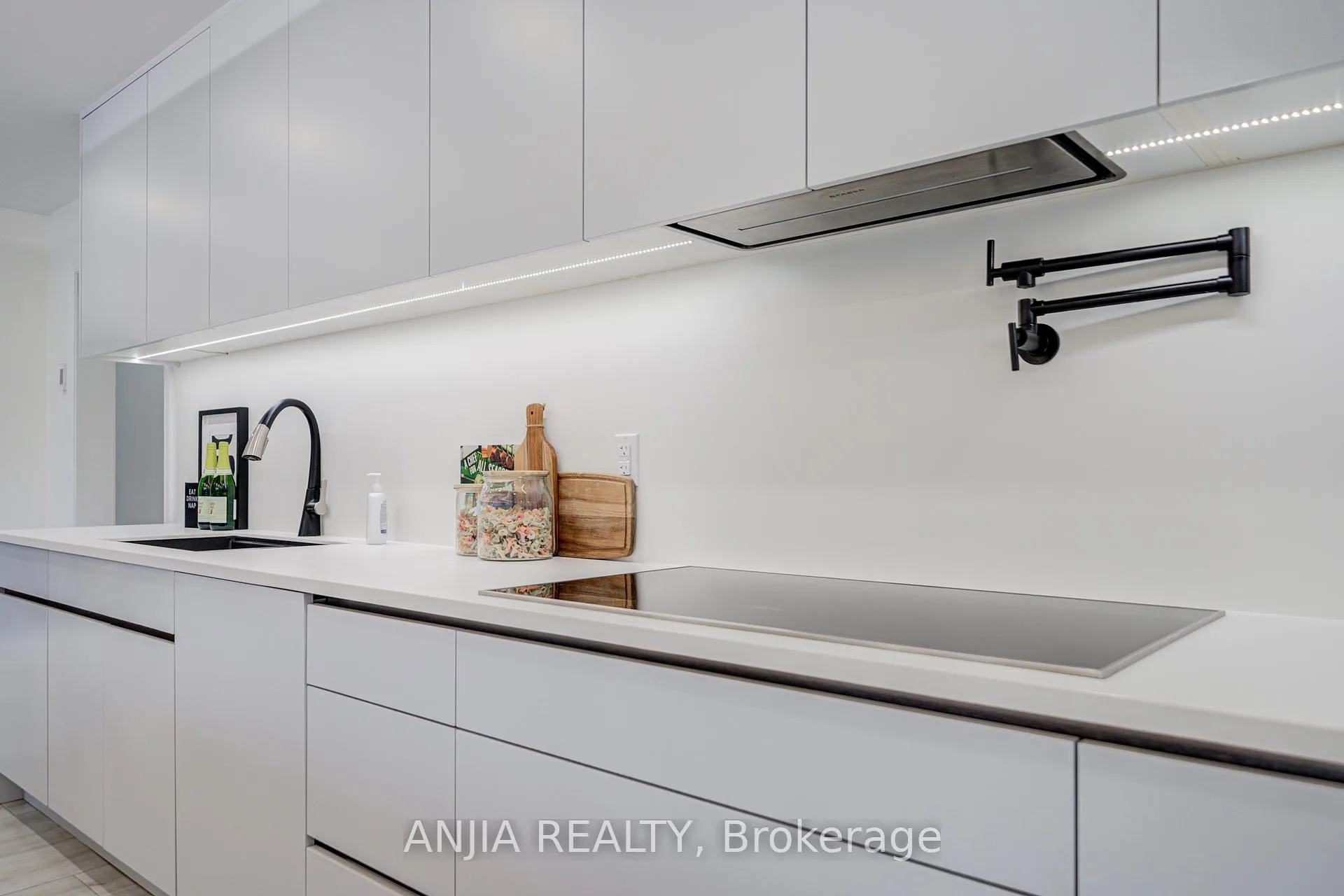 Photo 14 of 63 Reeve Drive, Markham, Markham Village — HOMEH