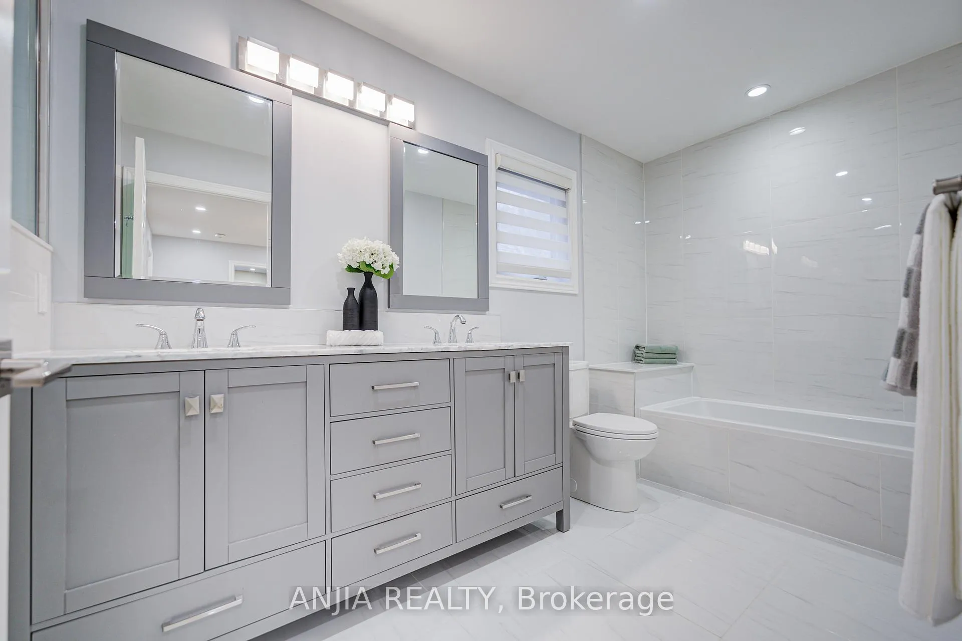 Photo 27 of 63 Reeve Drive, Markham, Markham Village — HOMEH