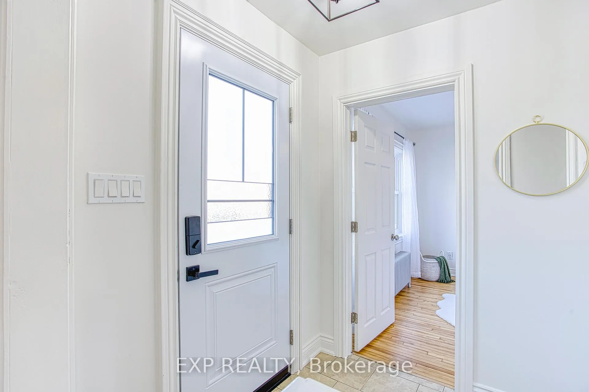Photo 8 of 116 First Street N, Hamilton, Stoney Creek — HOMEH