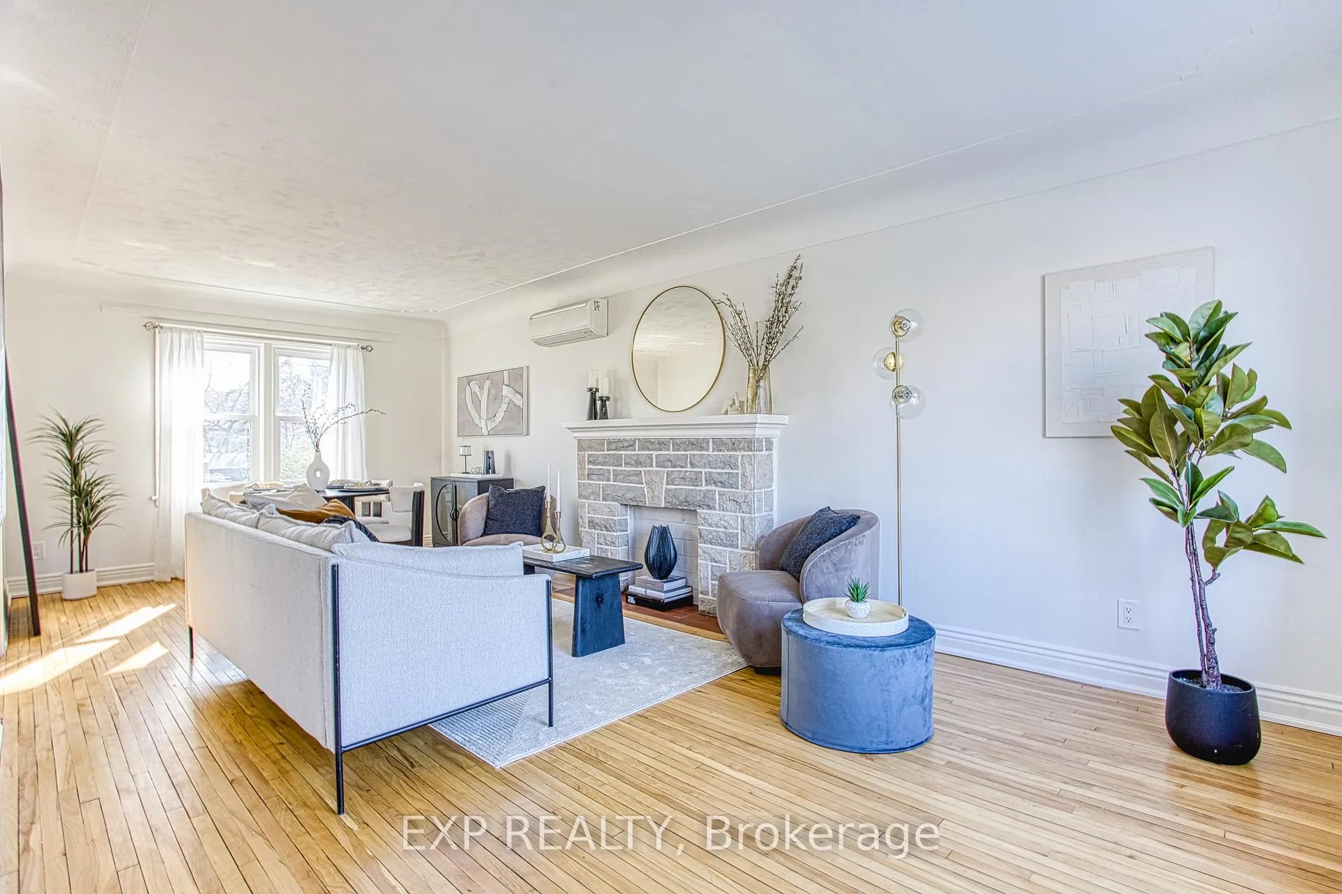Photo 11 of 116 First Street N, Hamilton, Stoney Creek — HOMEH