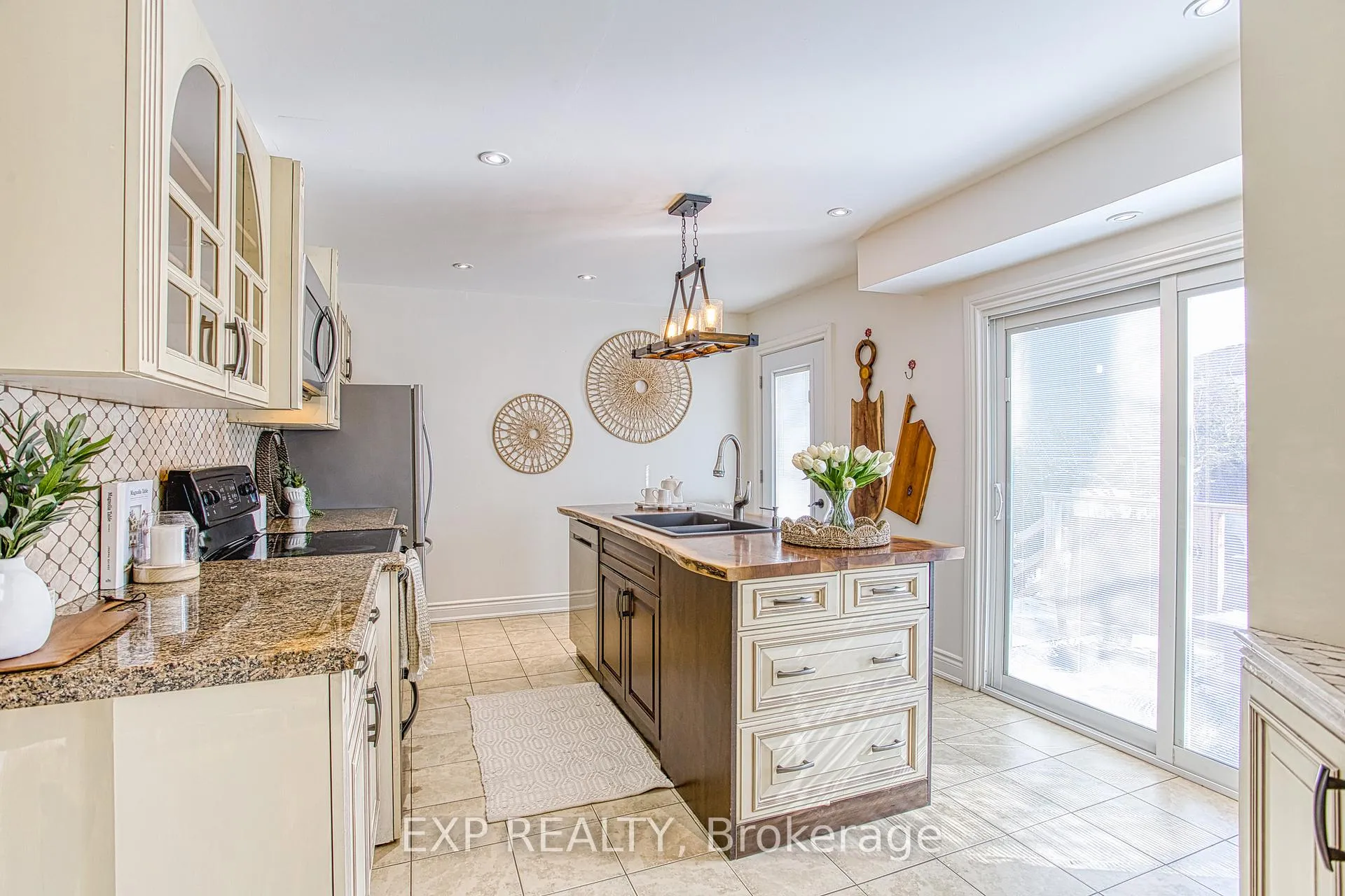 Photo 16 of 116 First Street N, Hamilton, Stoney Creek — HOMEH