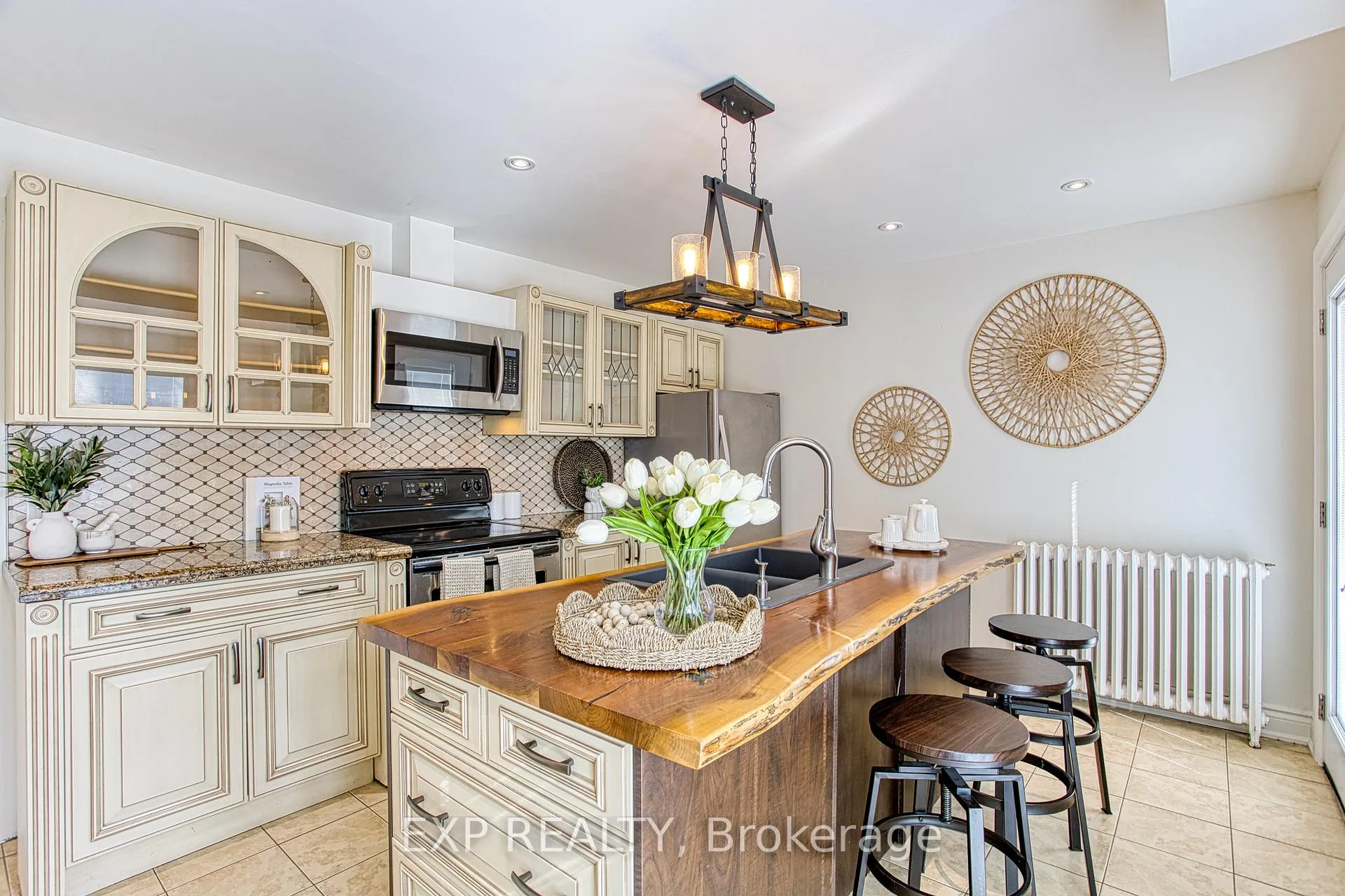 Photo 17 of 116 First Street N, Hamilton, Stoney Creek — HOMEH