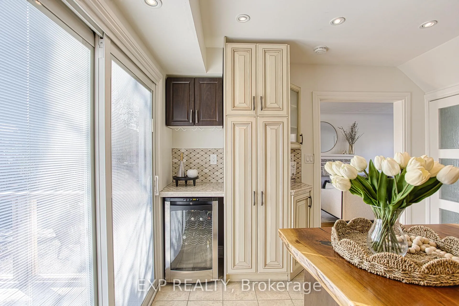 Photo 18 of 116 First Street N, Hamilton, Stoney Creek — HOMEH