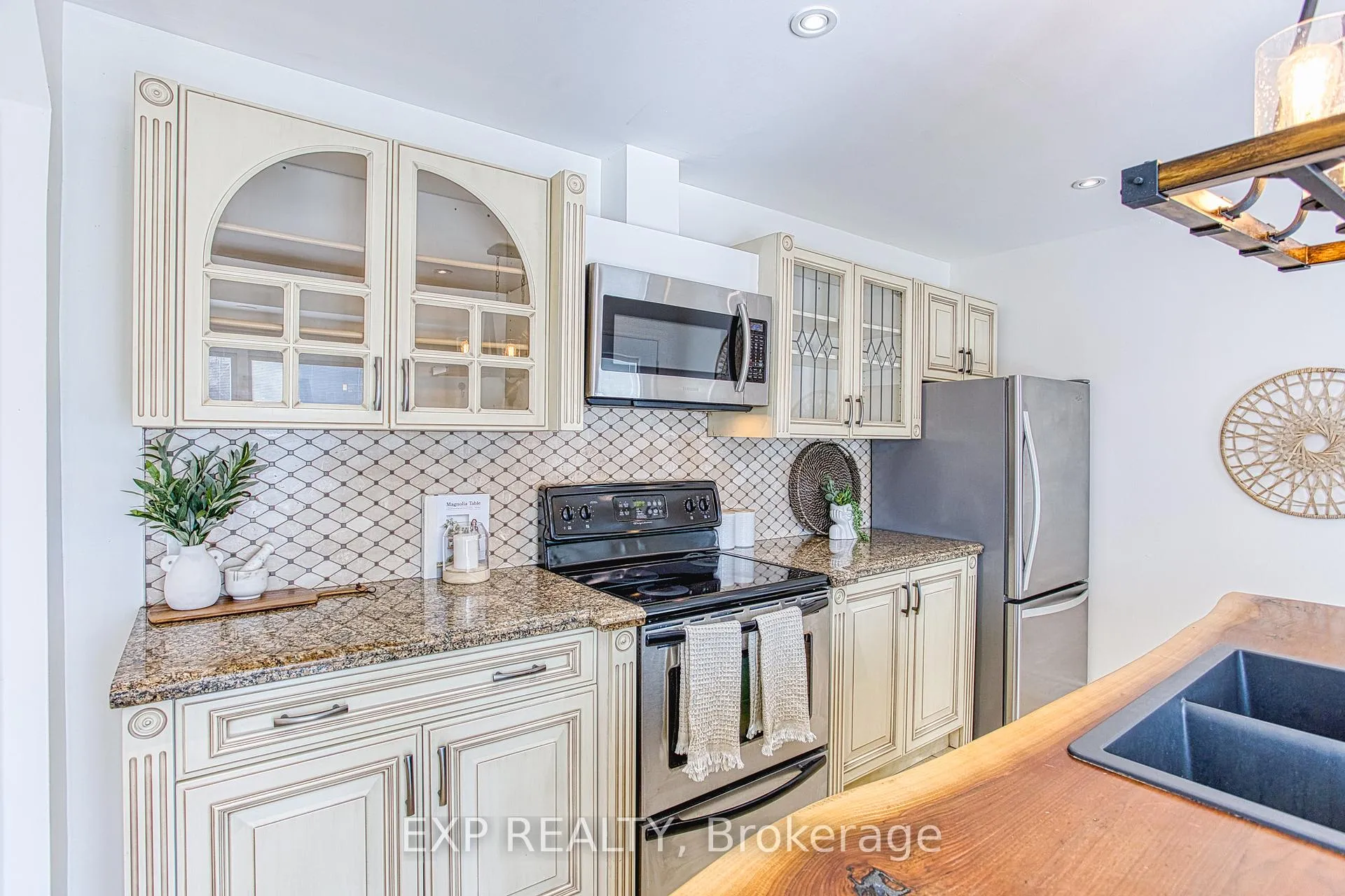 Photo 19 of 116 First Street N, Hamilton, Stoney Creek — HOMEH