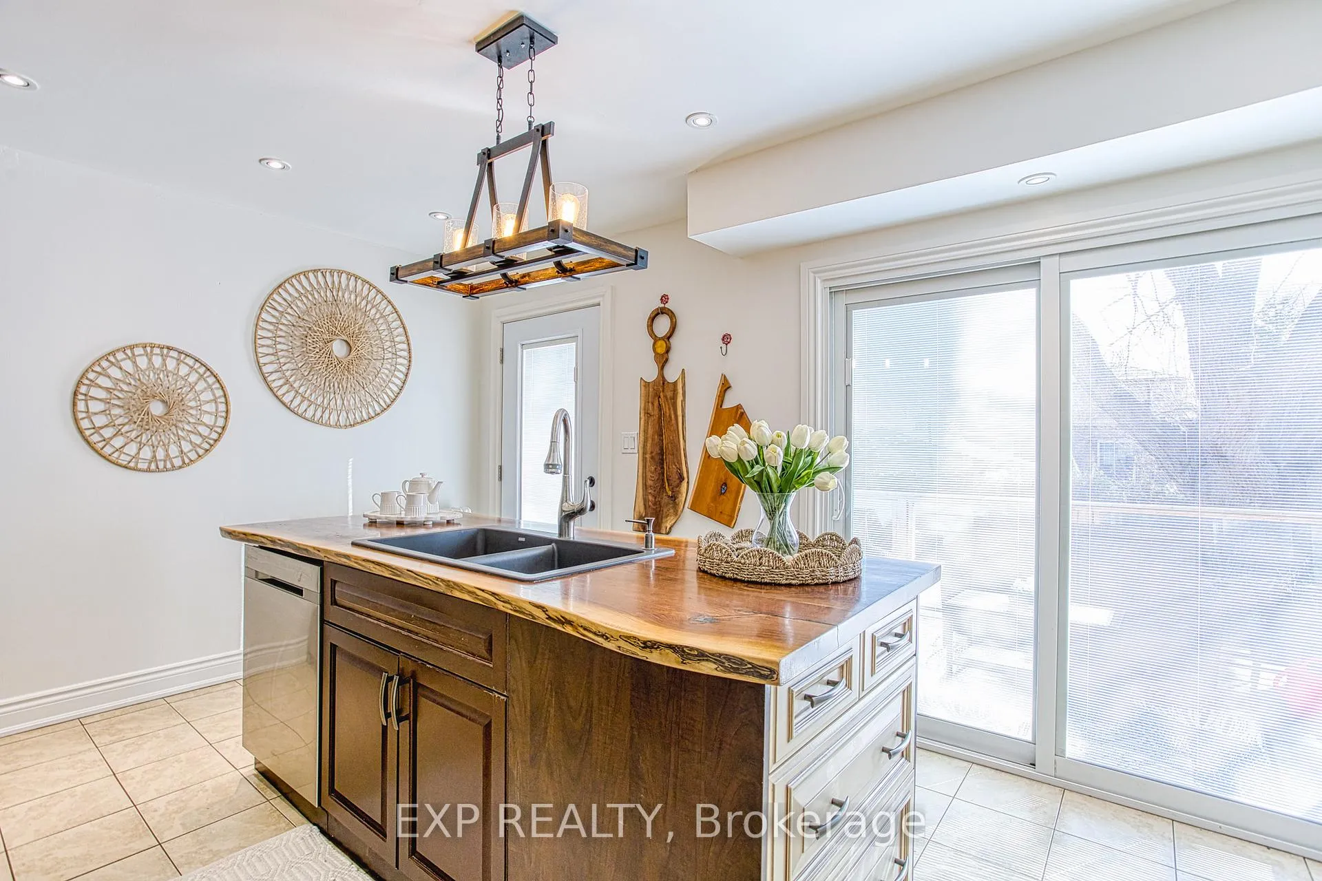 Photo 20 of 116 First Street N, Hamilton, Stoney Creek — HOMEH