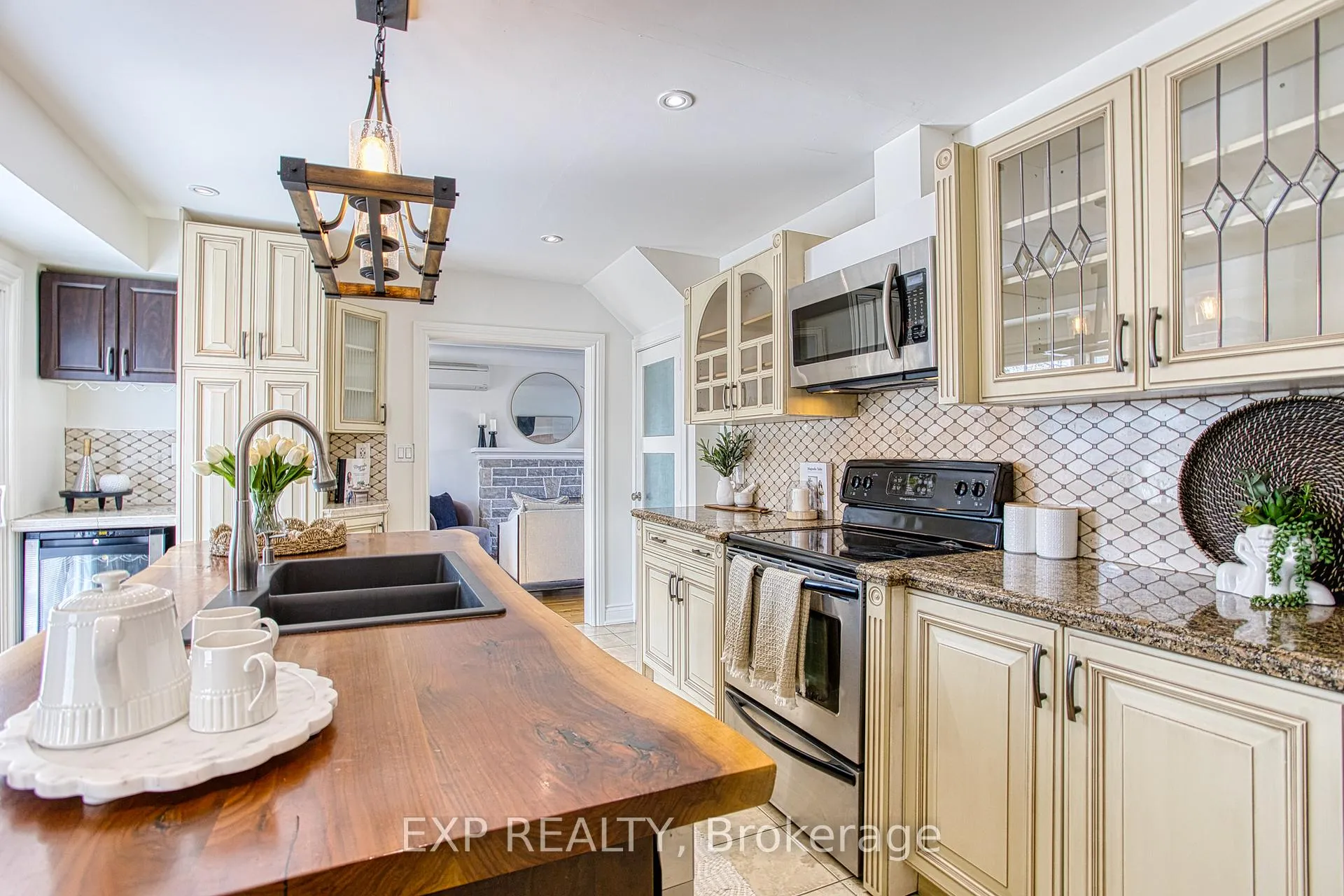 Photo 21 of 116 First Street N, Hamilton, Stoney Creek — HOMEH