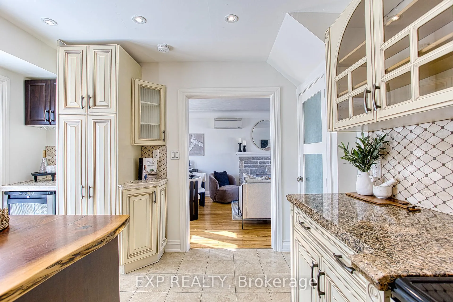 Photo 23 of 116 First Street N, Hamilton, Stoney Creek — HOMEH