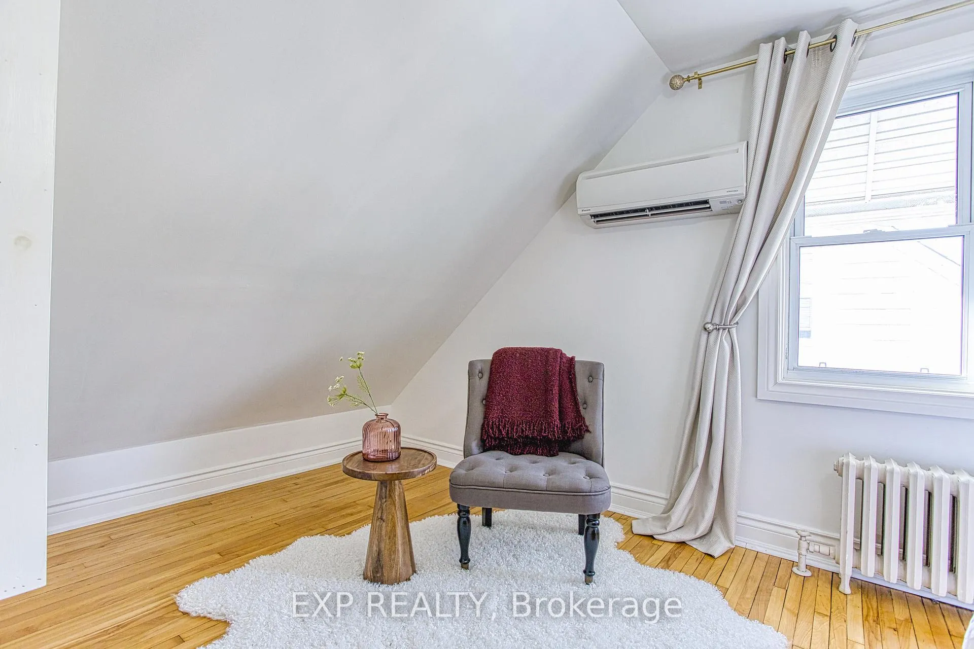 Photo 25 of 116 First Street N, Hamilton, Stoney Creek — HOMEH