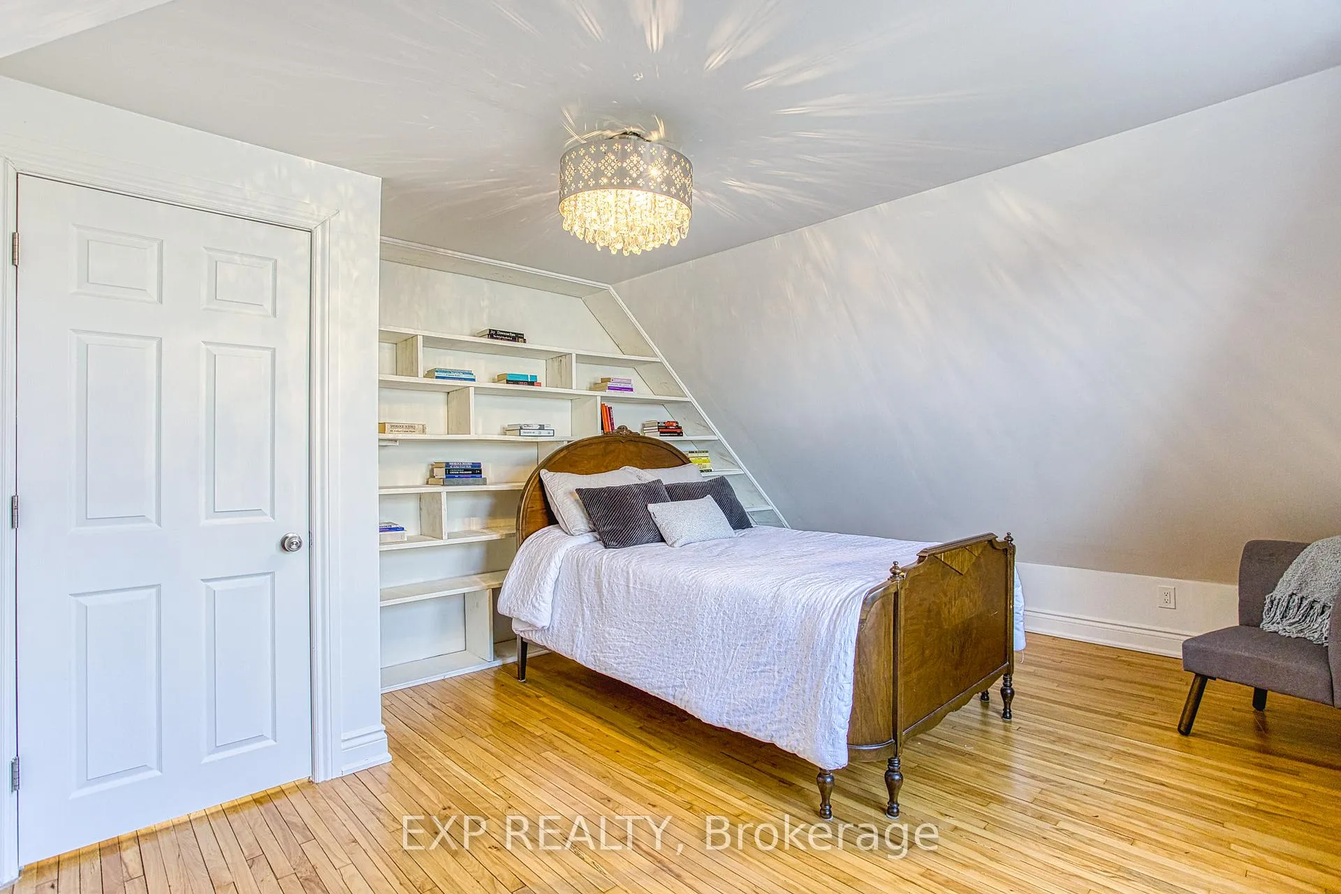 Photo 31 of 116 First Street N, Hamilton, Stoney Creek — HOMEH