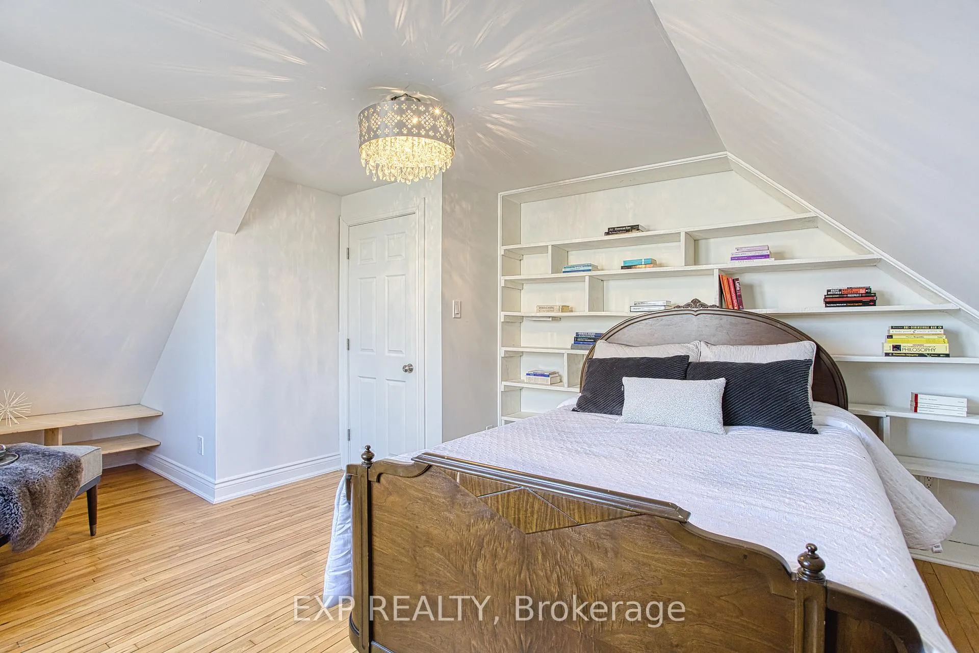 Photo 33 of 116 First Street N, Hamilton, Stoney Creek — HOMEH