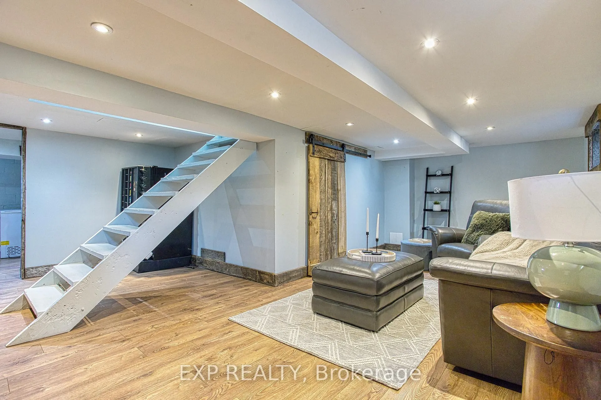 Photo 35 of 116 First Street N, Hamilton, Stoney Creek — HOMEH