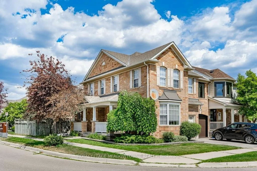 Photo 2 of 381 Baverstock Crescent, Milton, Clarke — HOMEH