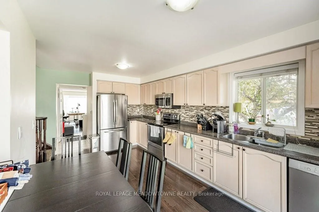 Photo 15 of 381 Baverstock Crescent, Milton, Clarke — HOMEH