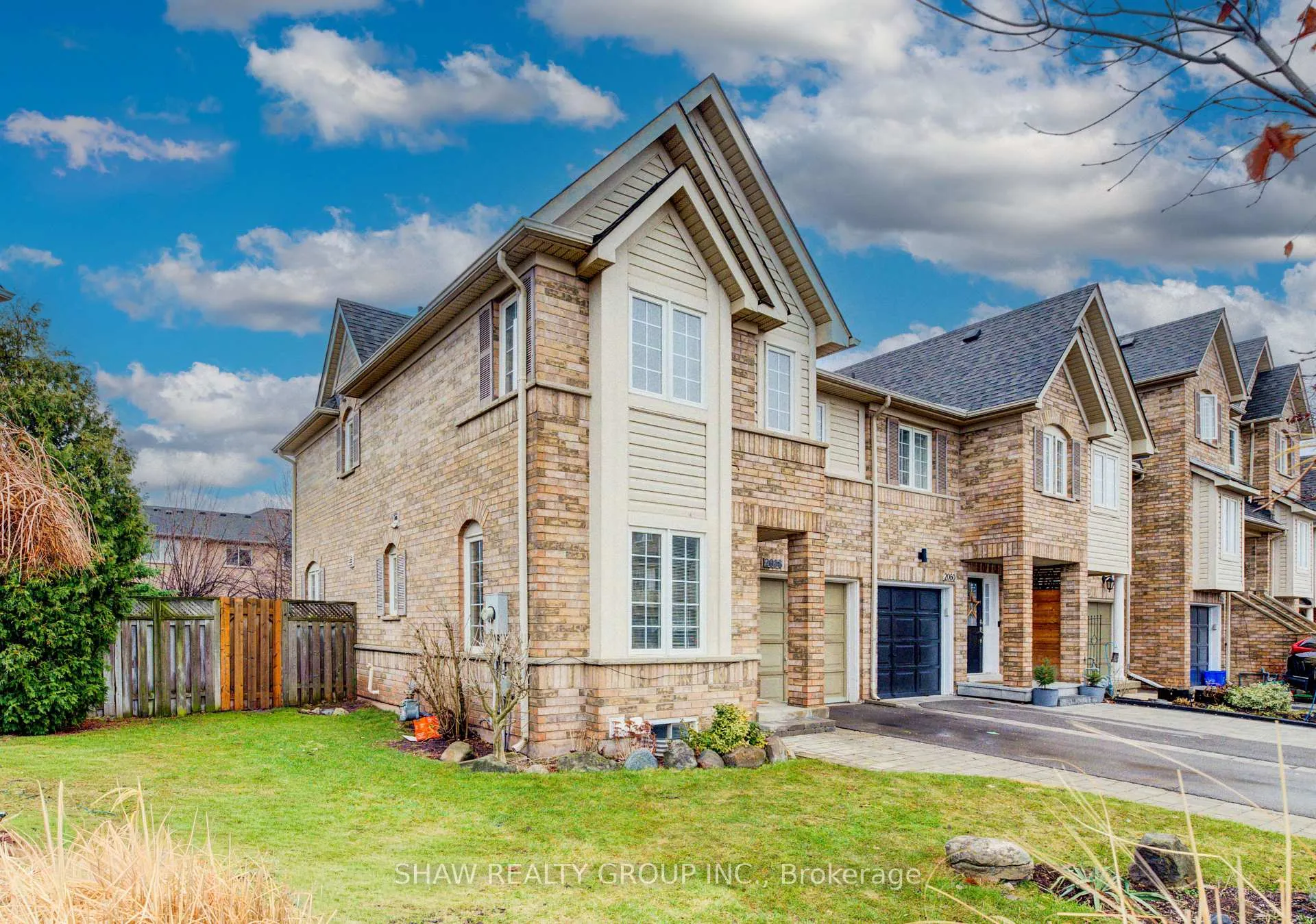 Photo 3 of 2058 Glenhampton Road, Oakville, Westmount — HOMEH