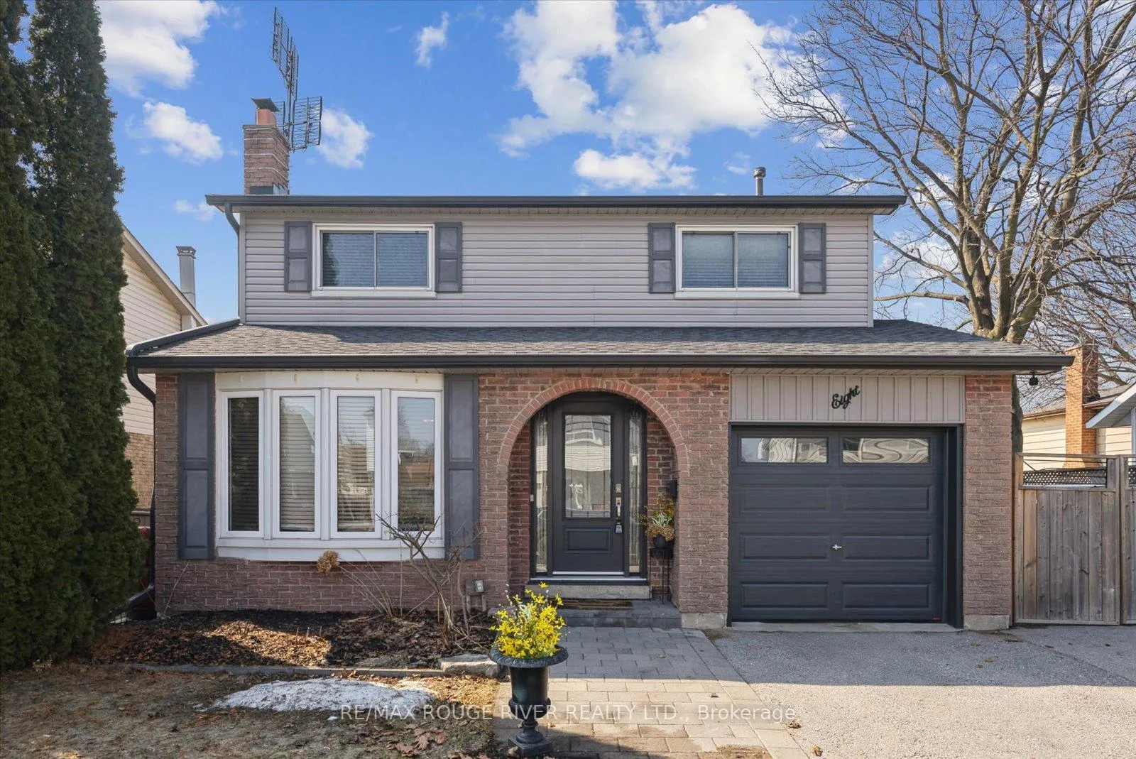 Photo 2 of 8 Kenton Court, Whitby, Lynde Creek — HOMEH