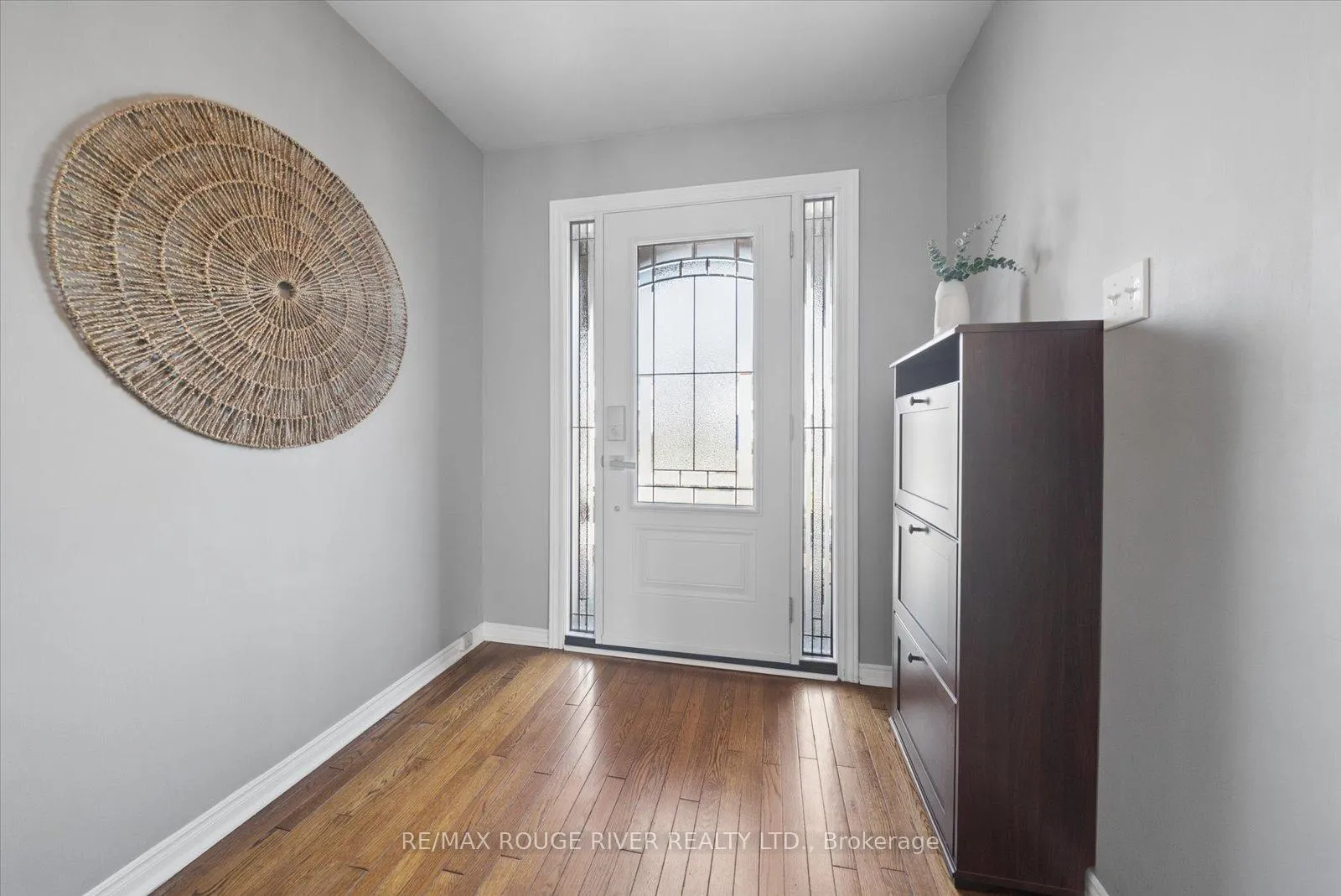 Photo 3 of 8 Kenton Court, Whitby, Lynde Creek — HOMEH