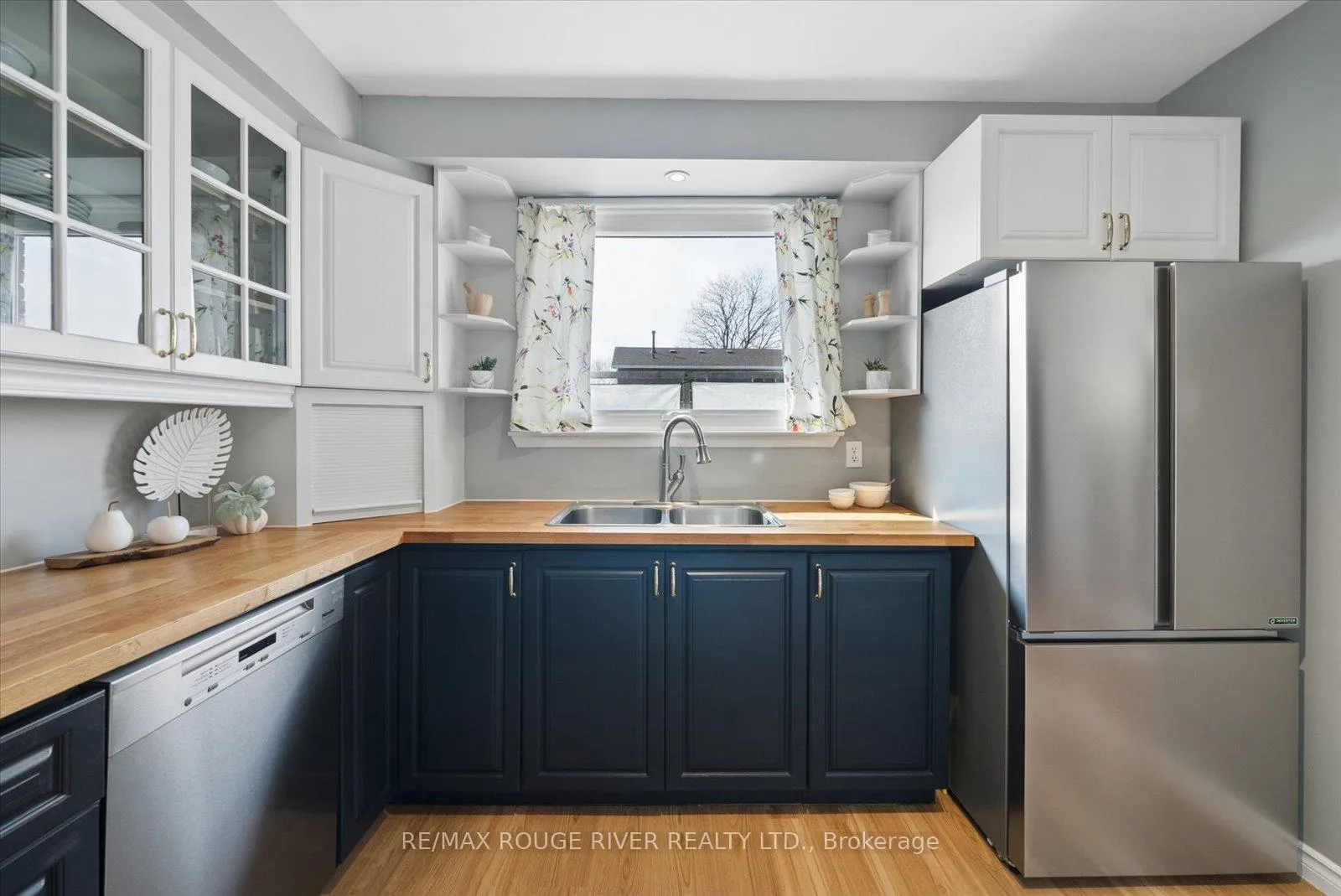 Photo 10 of 8 Kenton Court, Whitby, Lynde Creek — HOMEH