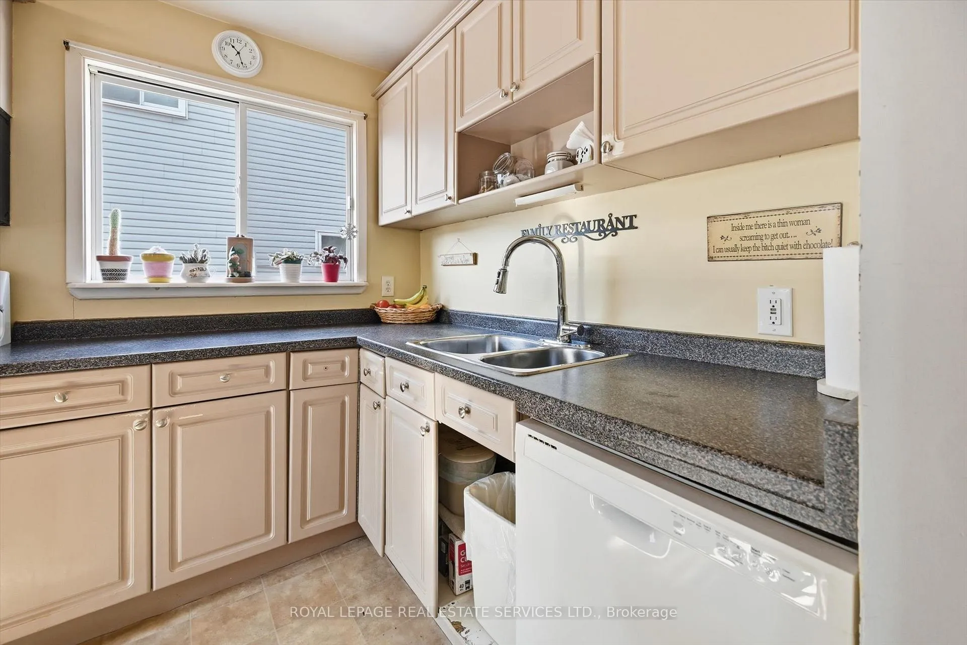 Photo 16 of 151 Westside Drive, Oakville, Central — HOMEH